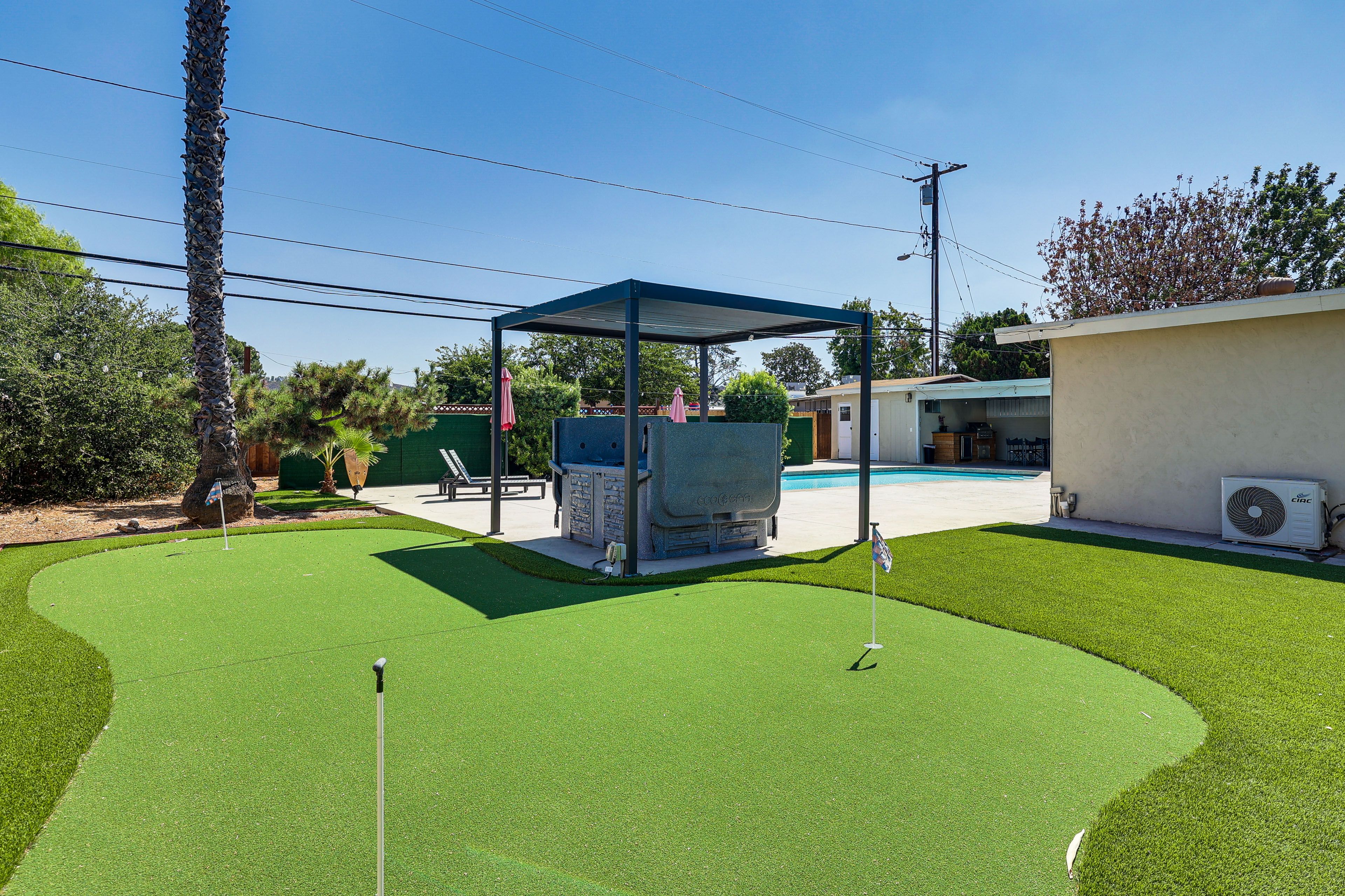 Private Yard | Heated Pool | Hot Tub | Putting Green