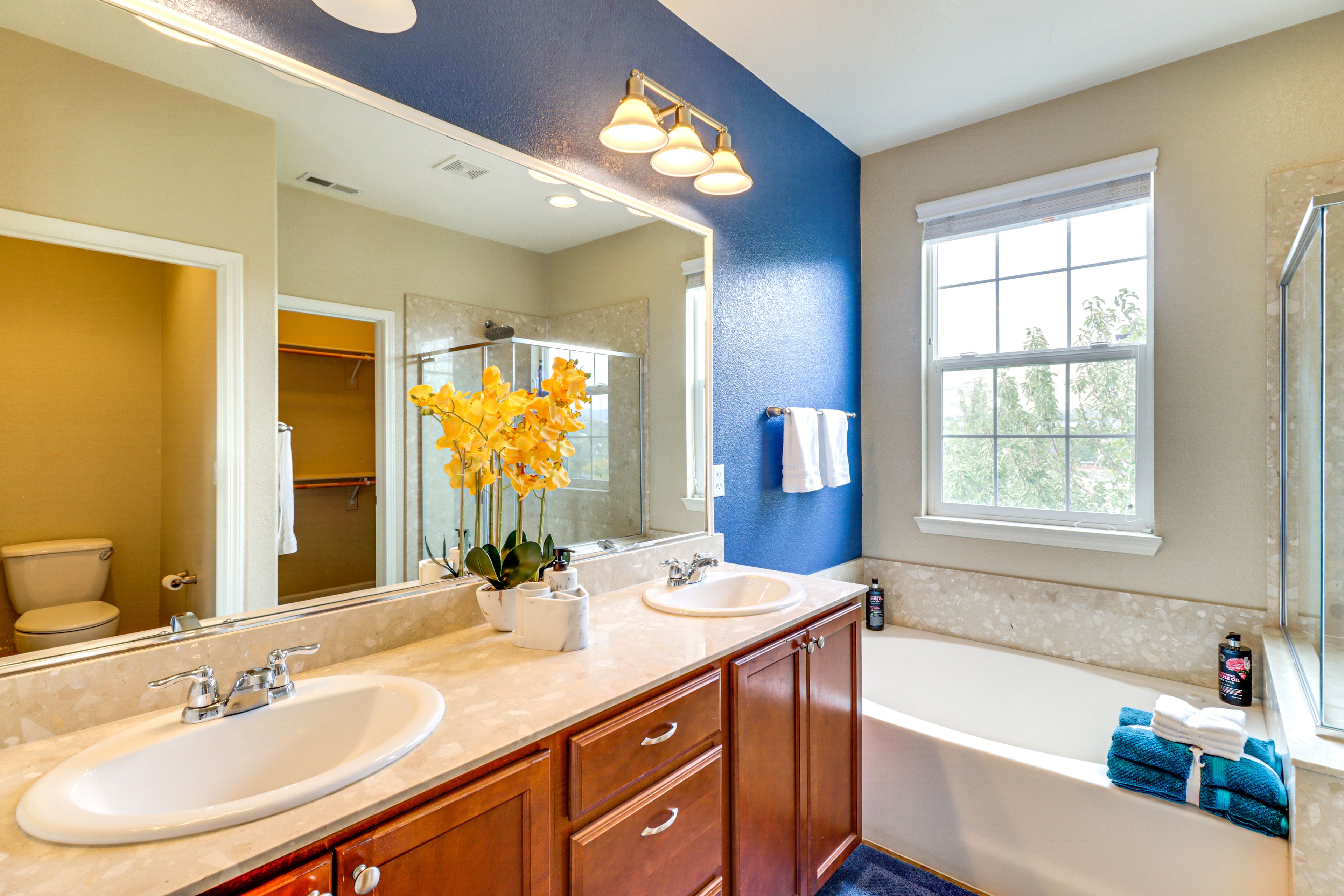 En-Suite Bathroom | Towels Provided | 2nd Floor