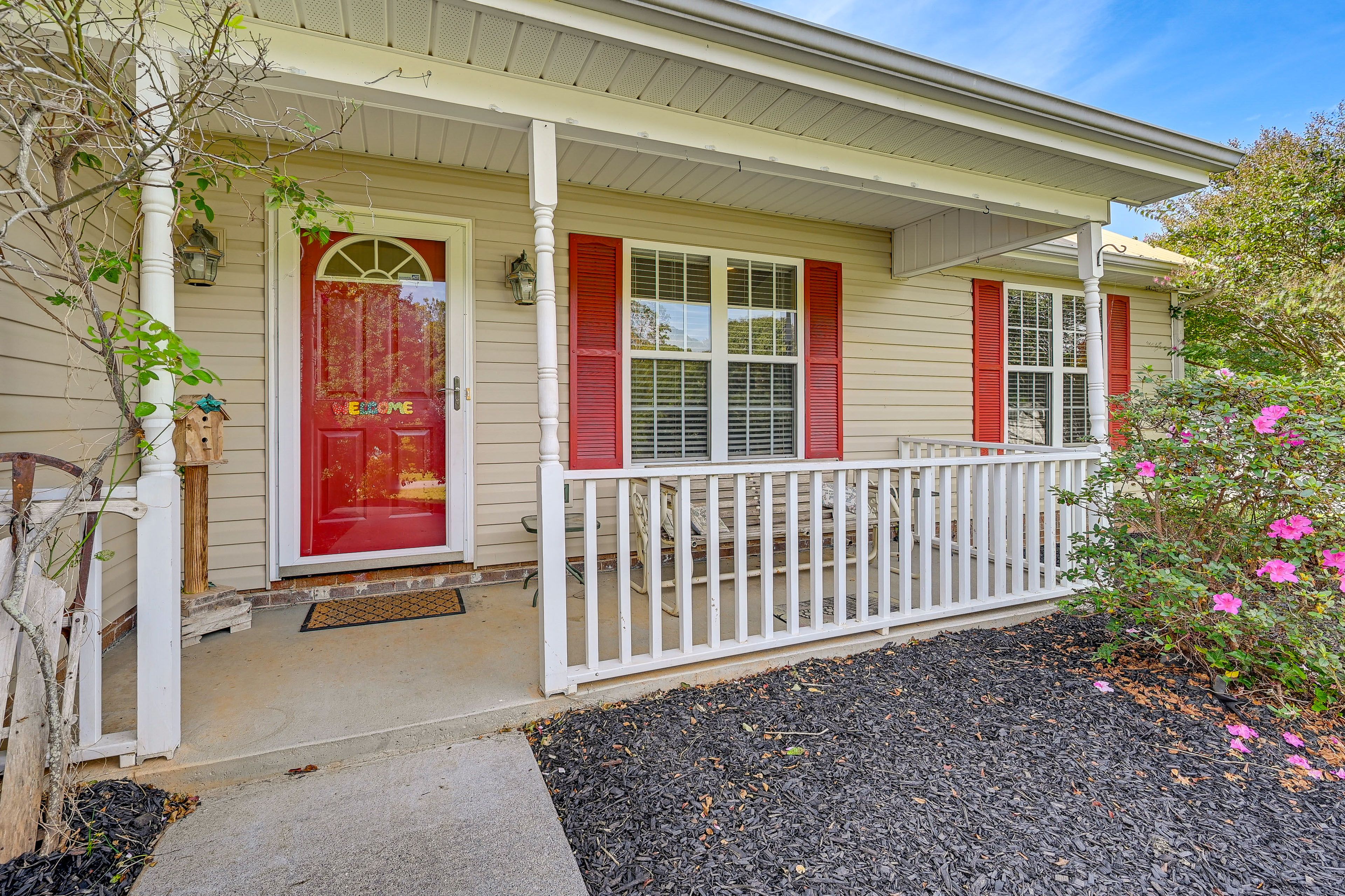 Covered Porch w/ Bench | Entryway