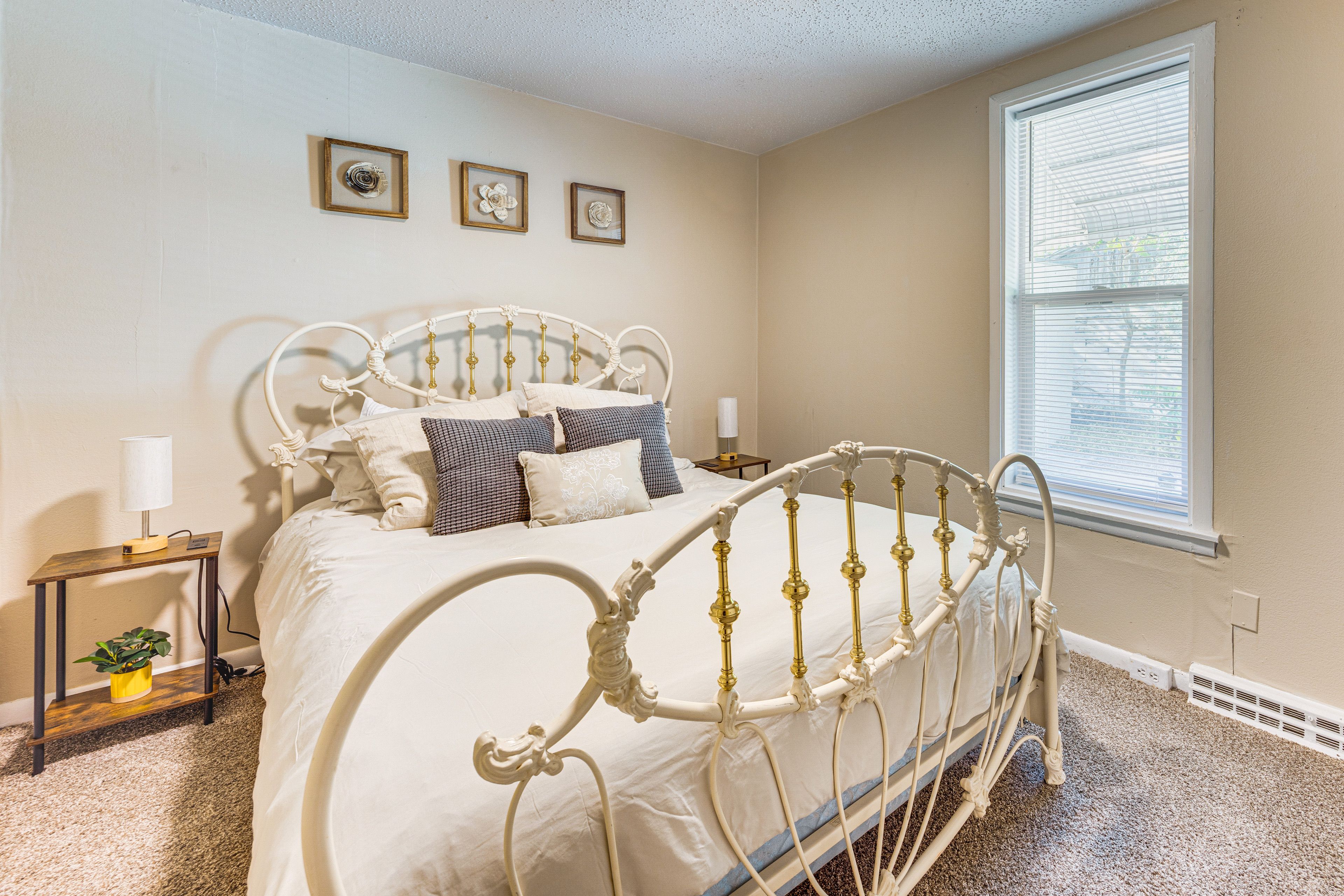 Bedroom 2 | Queen Bed