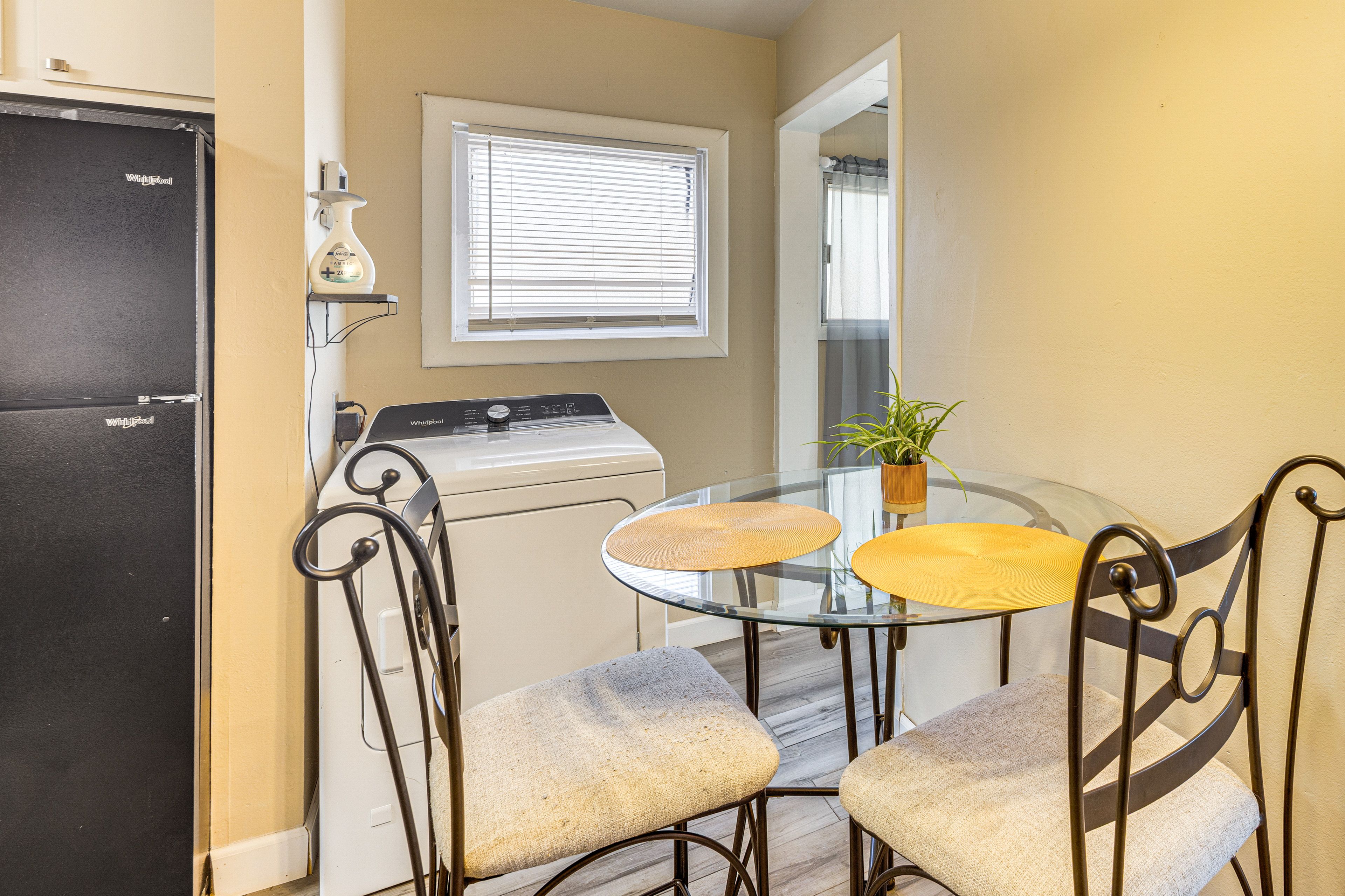 Dining Area | Dishware/Flatware