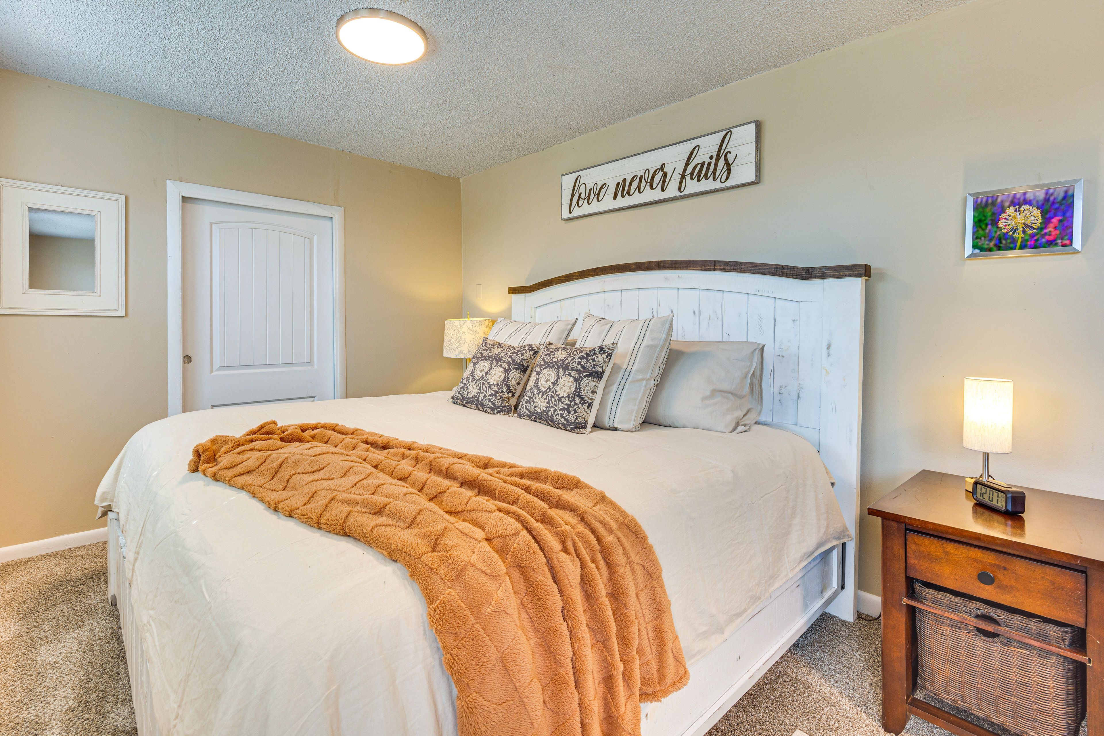 Bedroom 1 | King Bed | Queen Futon