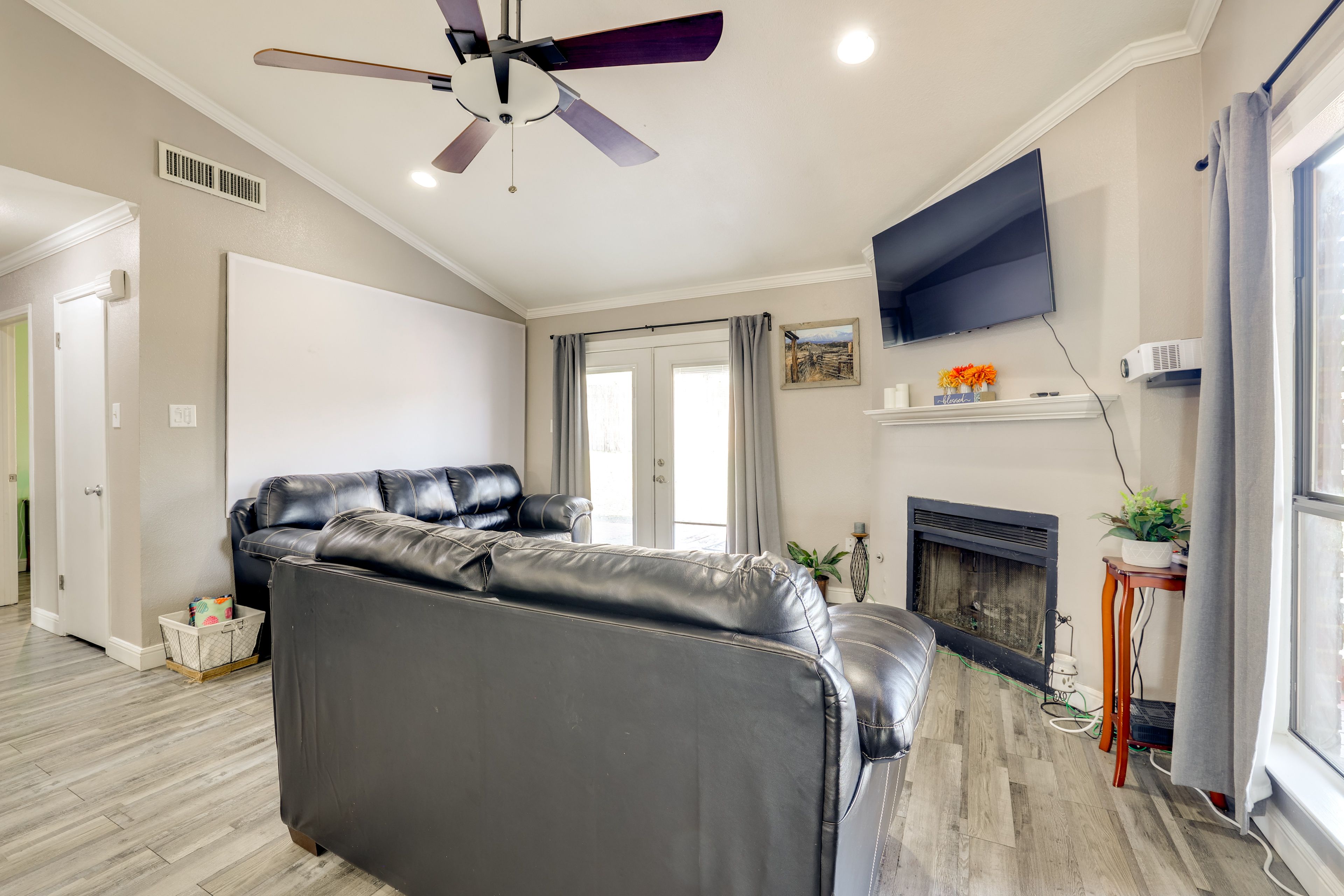 Living Room | Central A/C