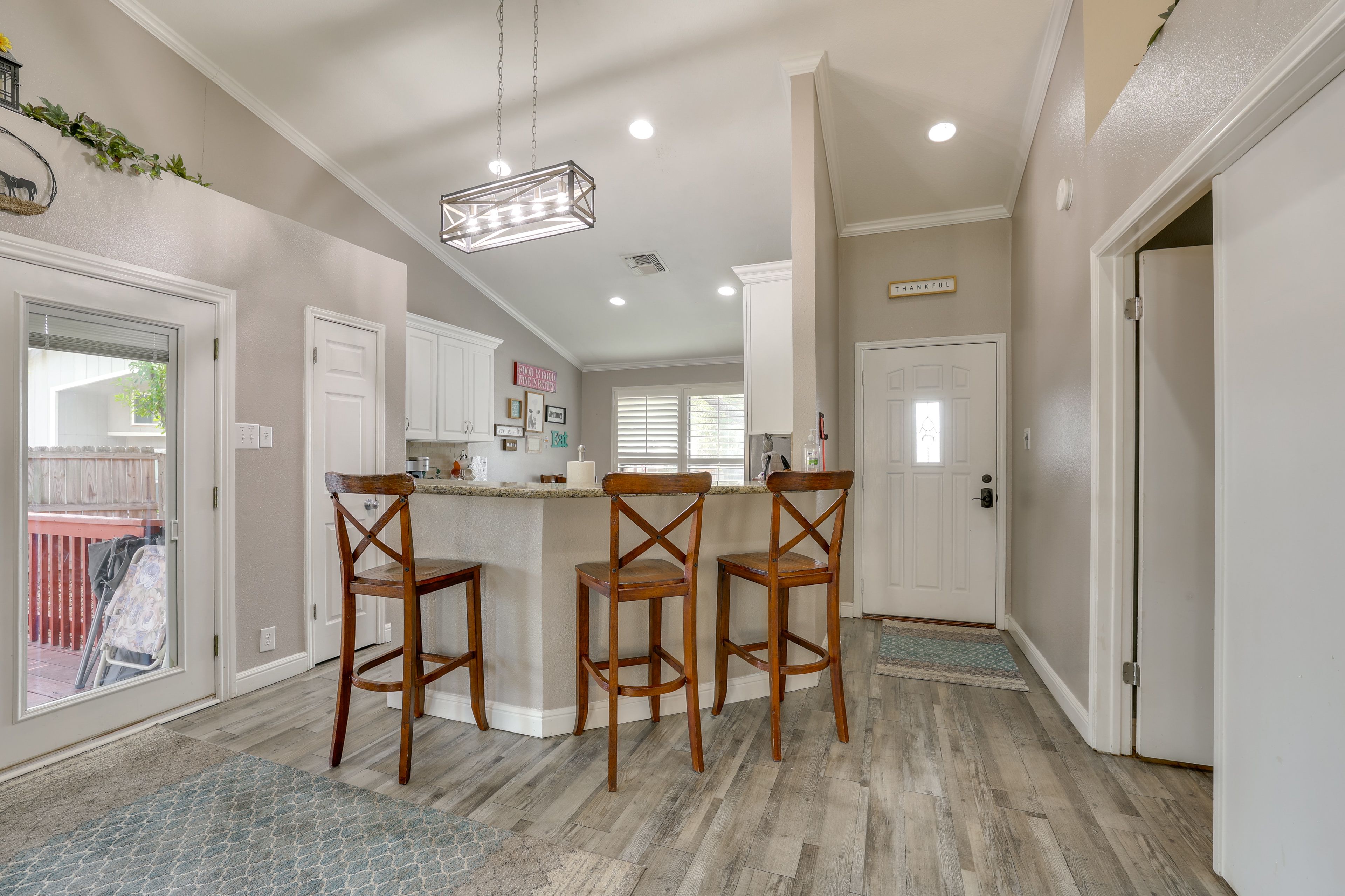 Kitchen | Breakfast Bar