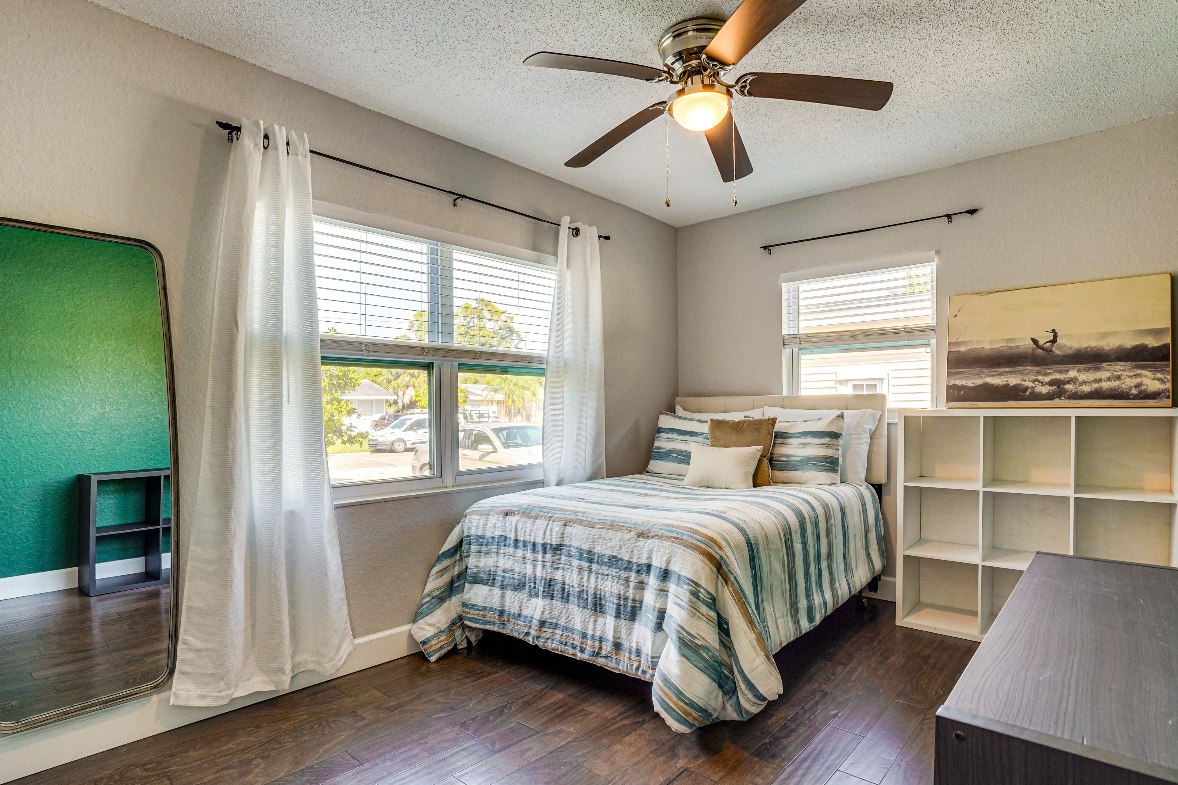 Bedroom 2 | Queen Bed