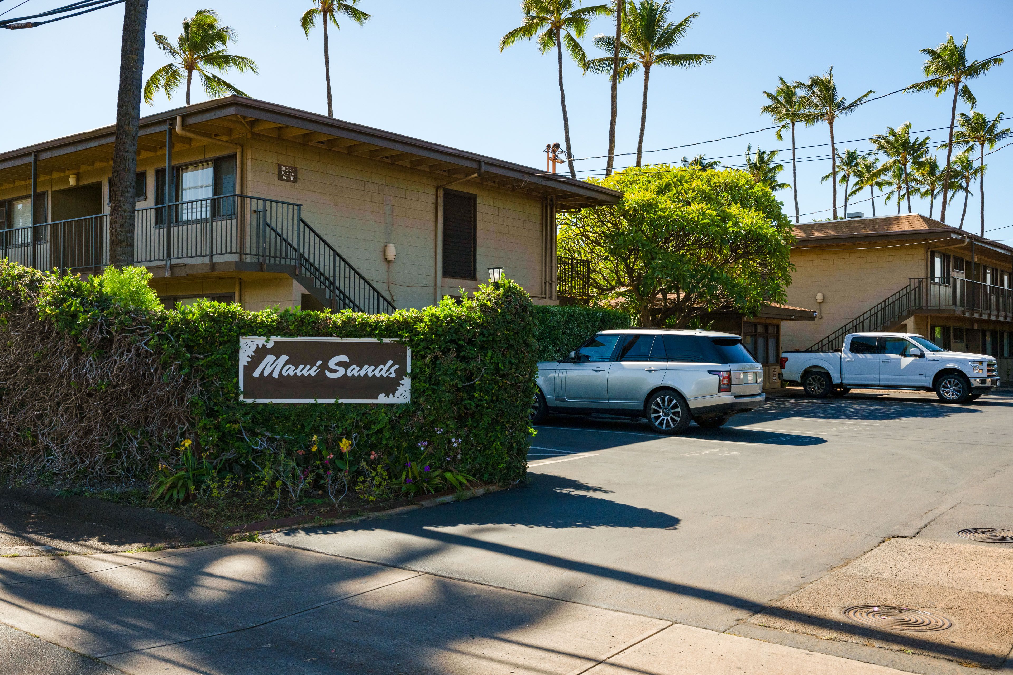 Parking | Community Lot (1 Vehicle)