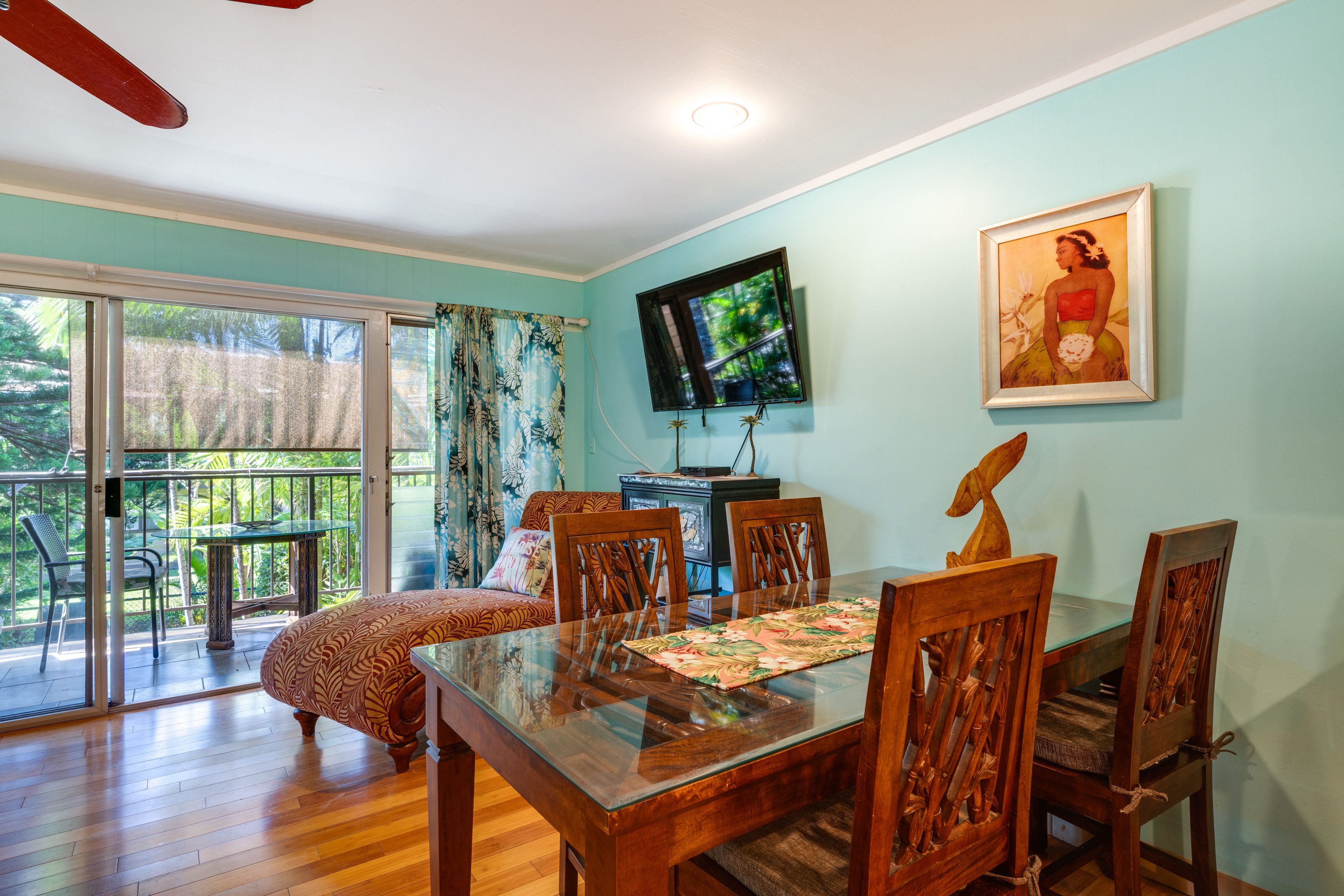 Dining Area | Dishware/Flatware