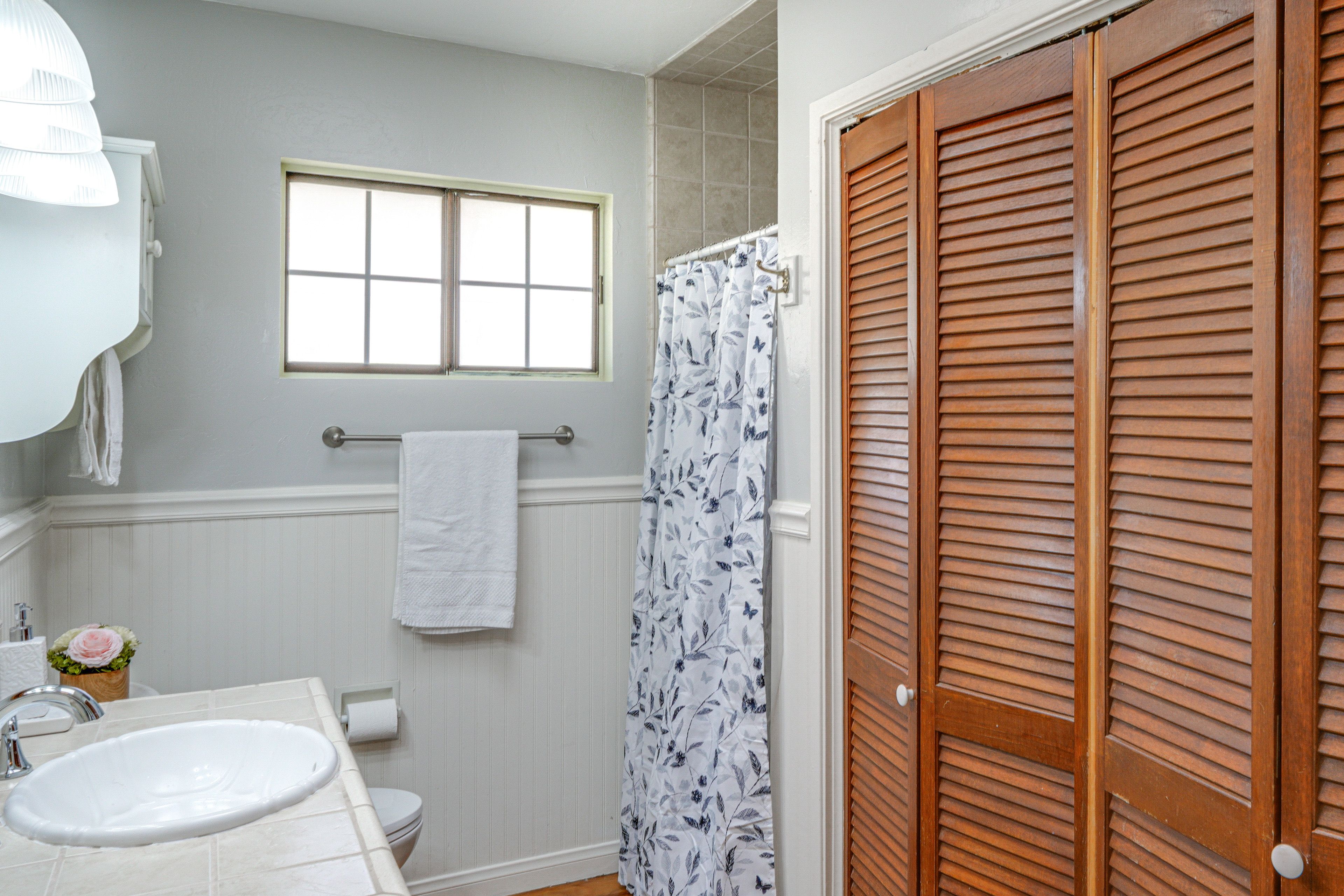 Full Bathroom | Main Level | Washer & Dryer