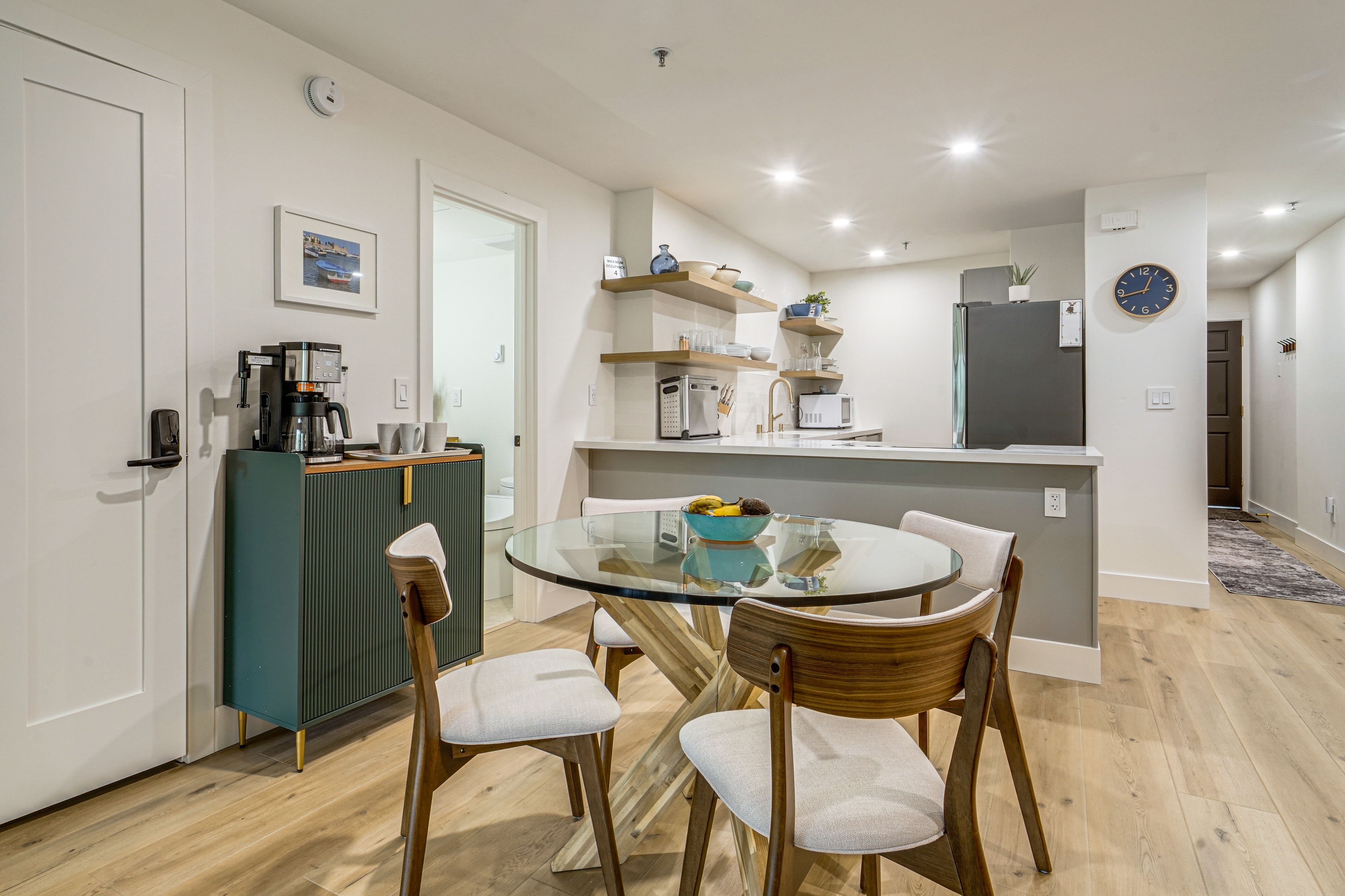 Kitchen & Dining Area