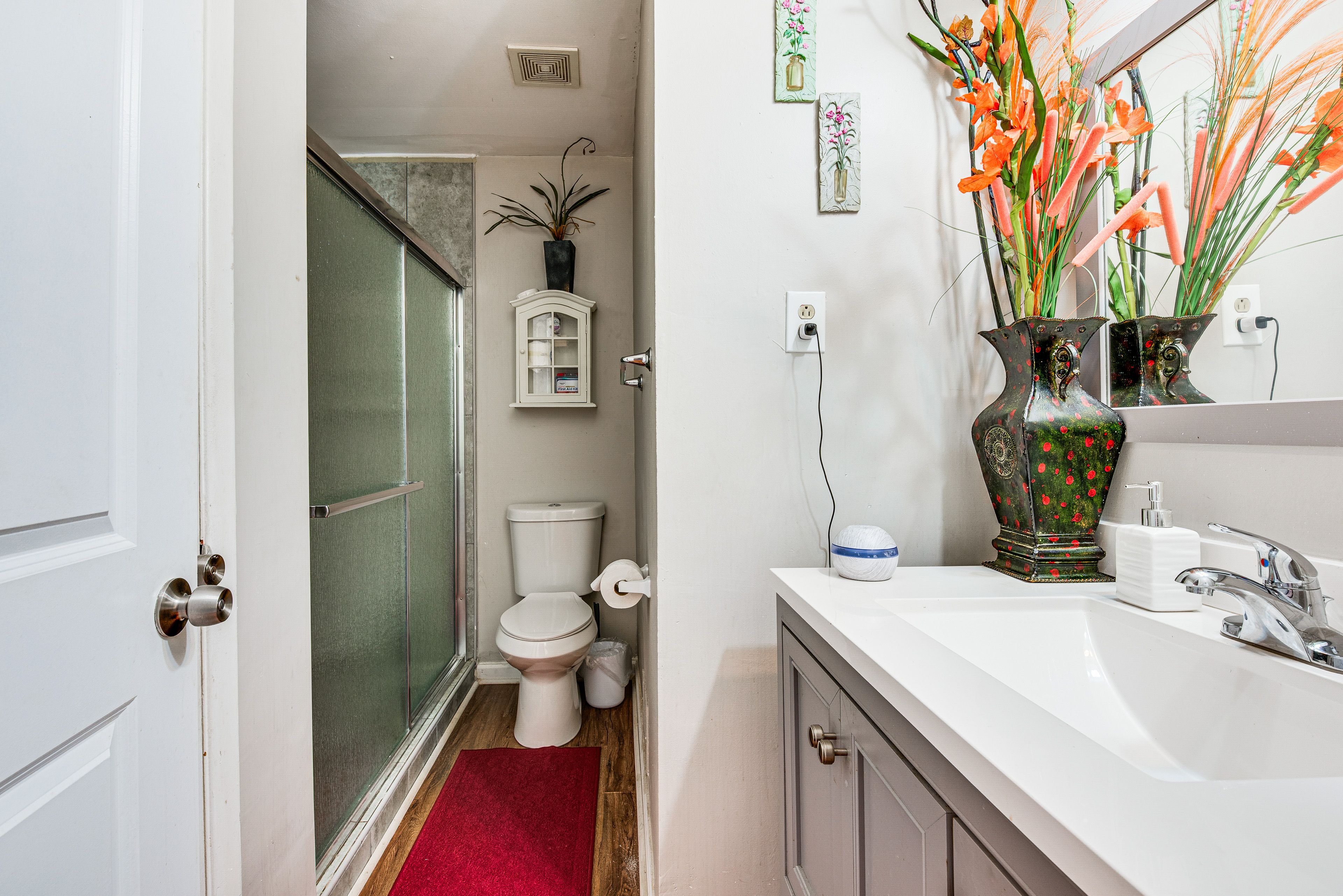 Full Bathroom | Complimentary Toiletries | Hair Dryer
