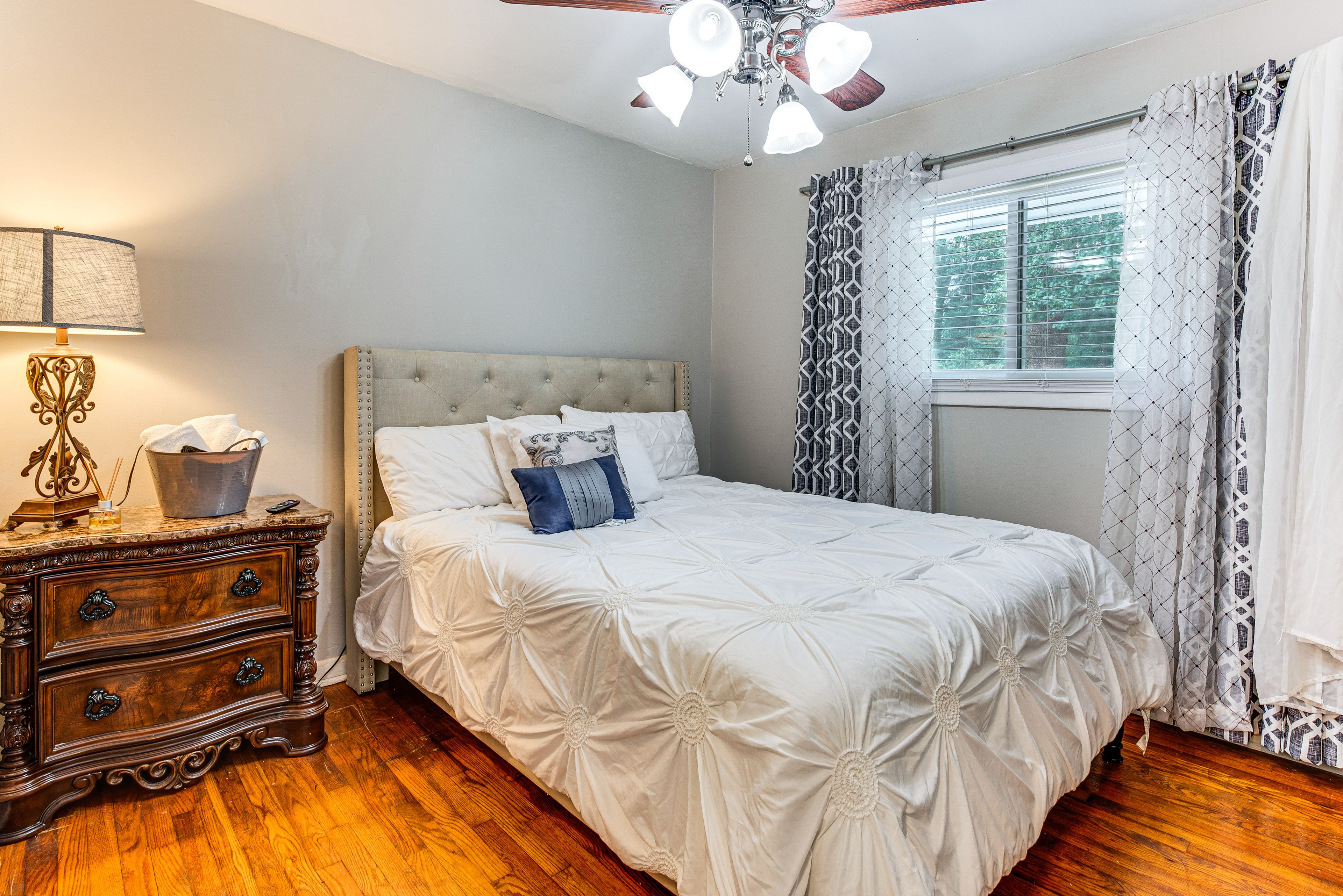 Bedroom 2 | Queen Bed | Smart TV