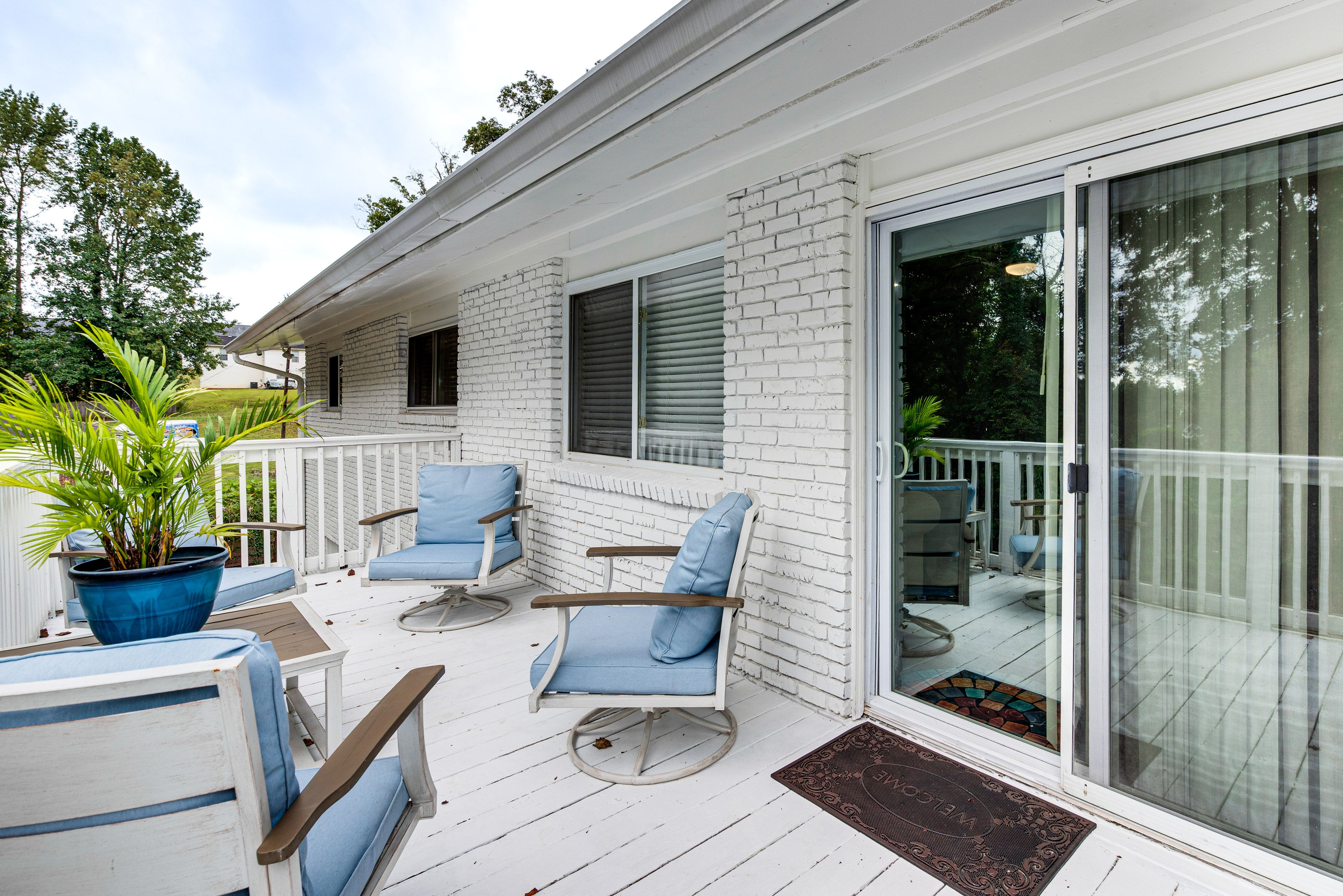 Furnished Deck | Self Check-In | 9 Mi to State Farm Arena