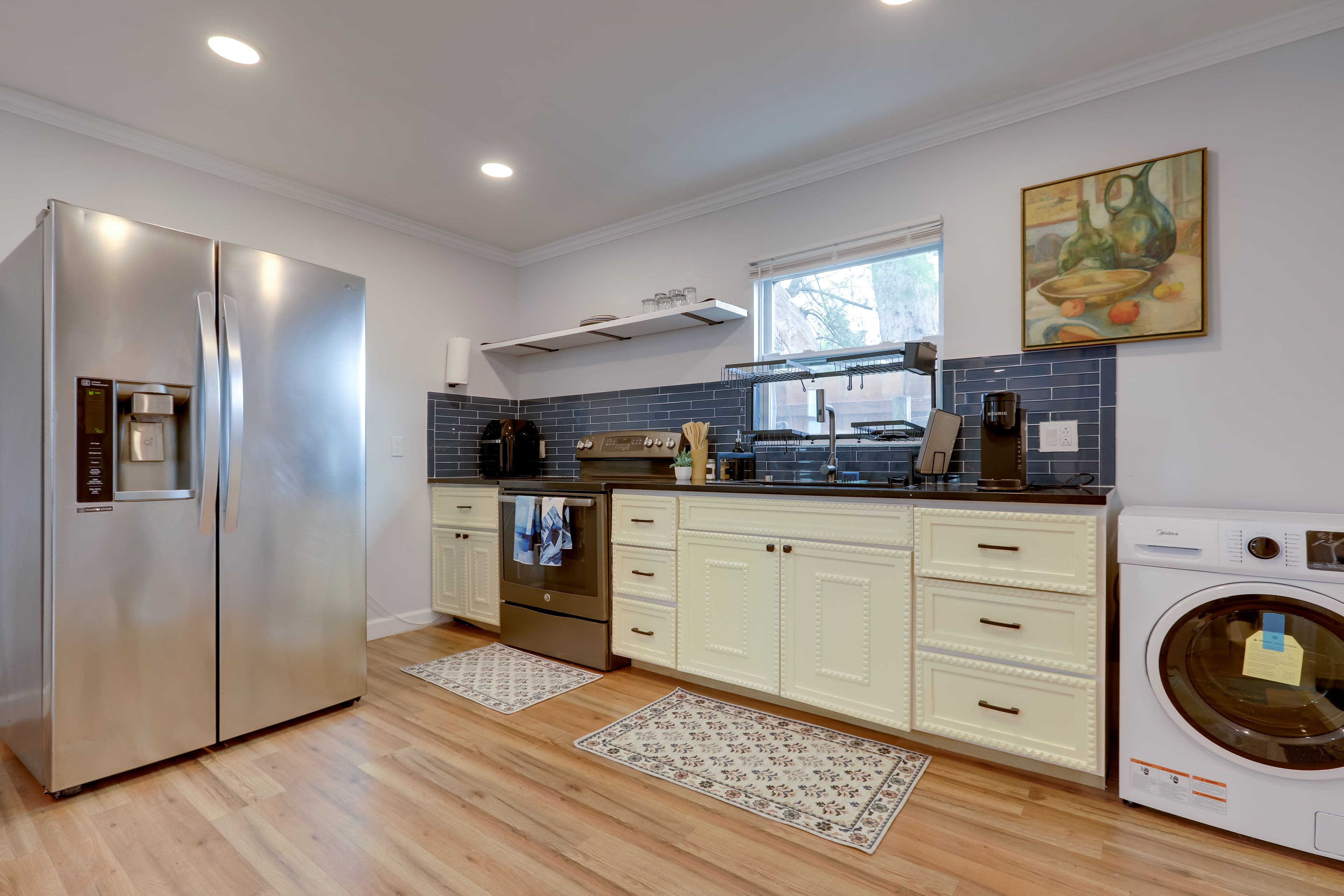 Kitchen | Free WiFi | Central Air Conditioning/Heat