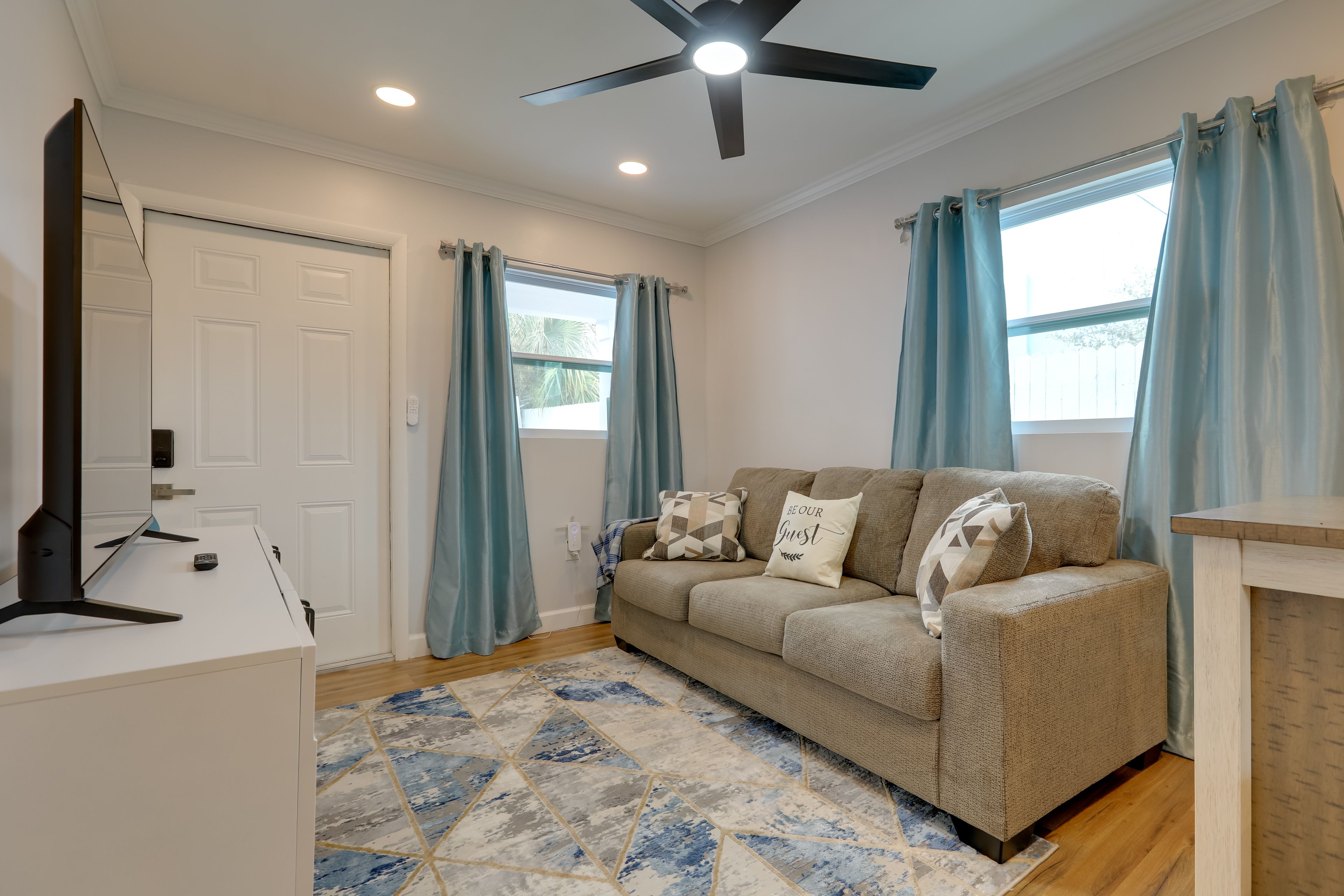 West Palm Beach Vacation Rental | 1BR | 1BA | 610 Sq Ft | 2 Small Steps to Enter