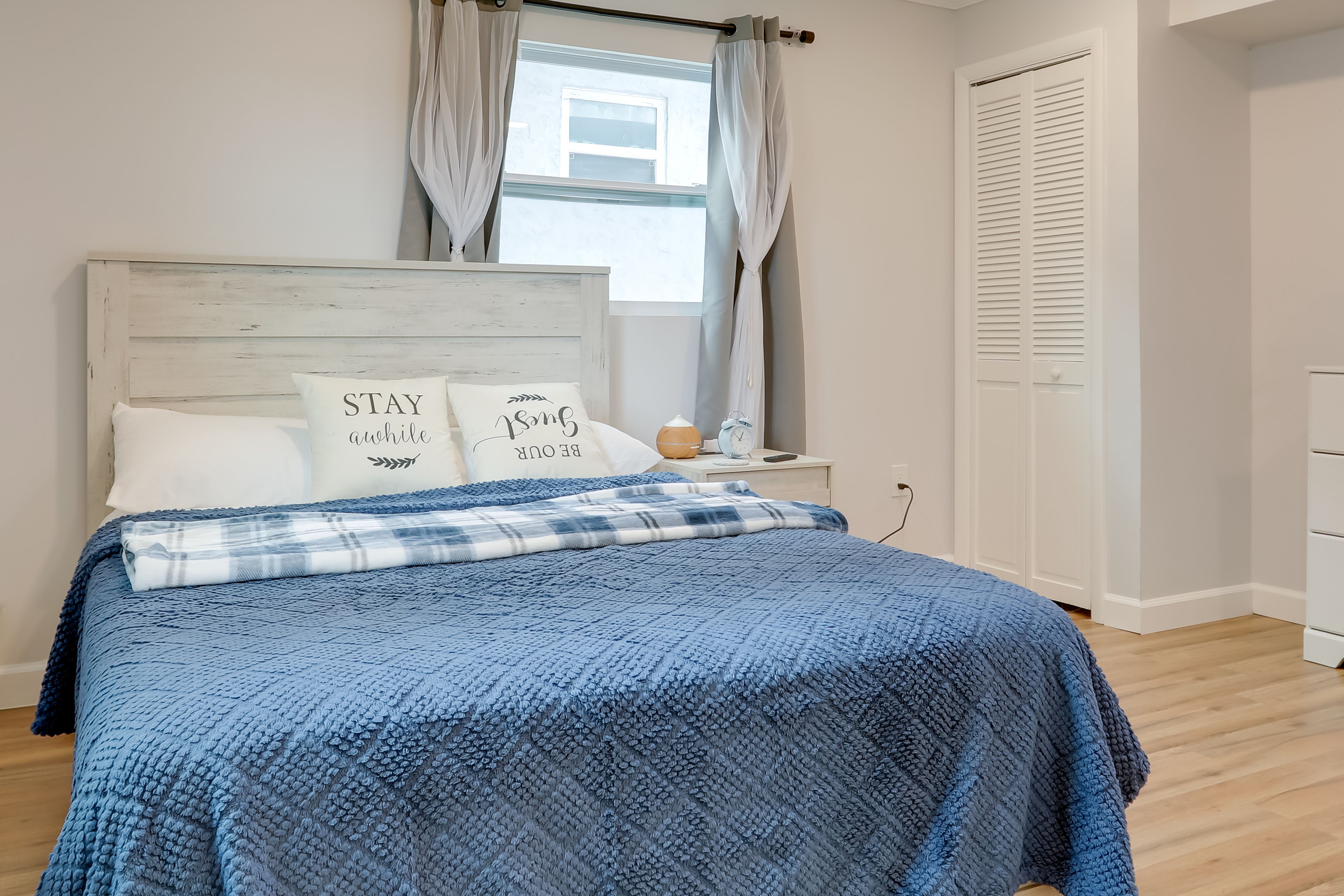 Bedroom | Queen Bed