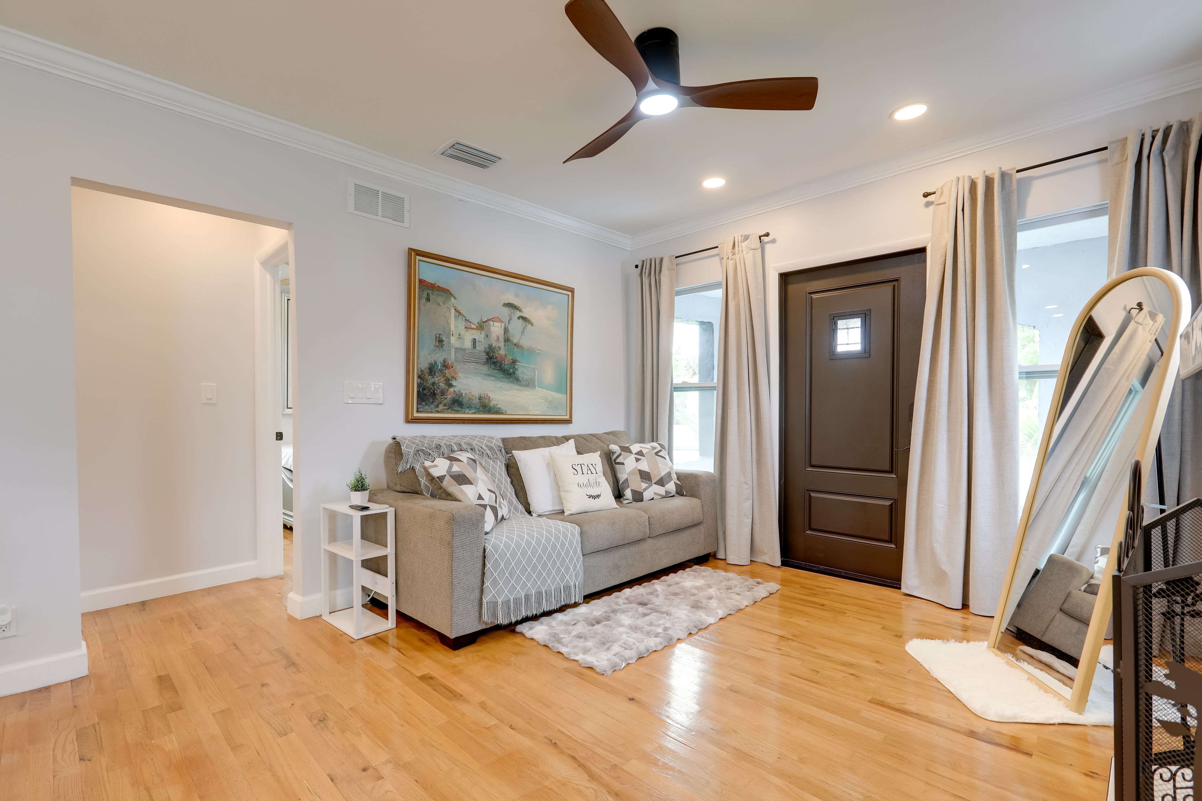 Living Room | Smart TV | Free WiFi