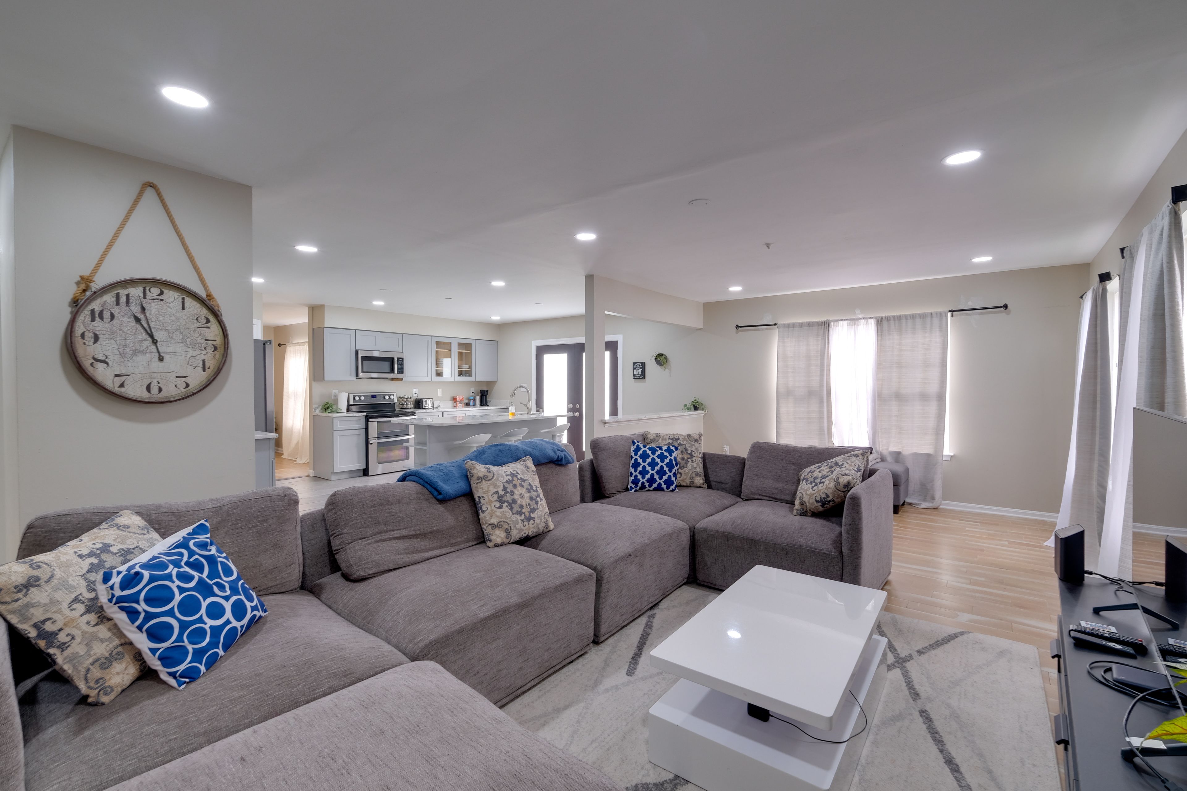 Living Room | 1st Floor | Smart TV