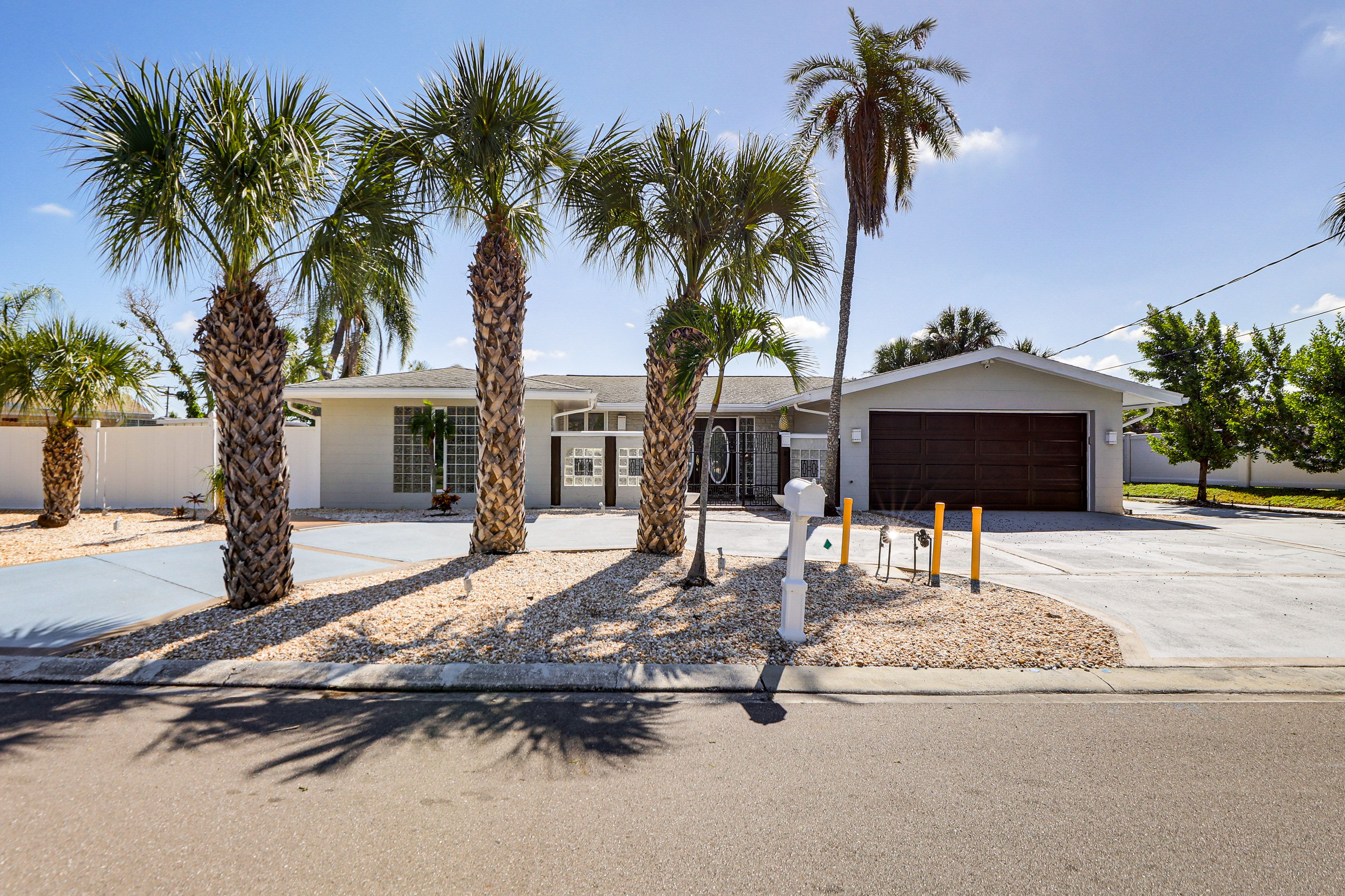Parking | Driveway (2 Vehicles)