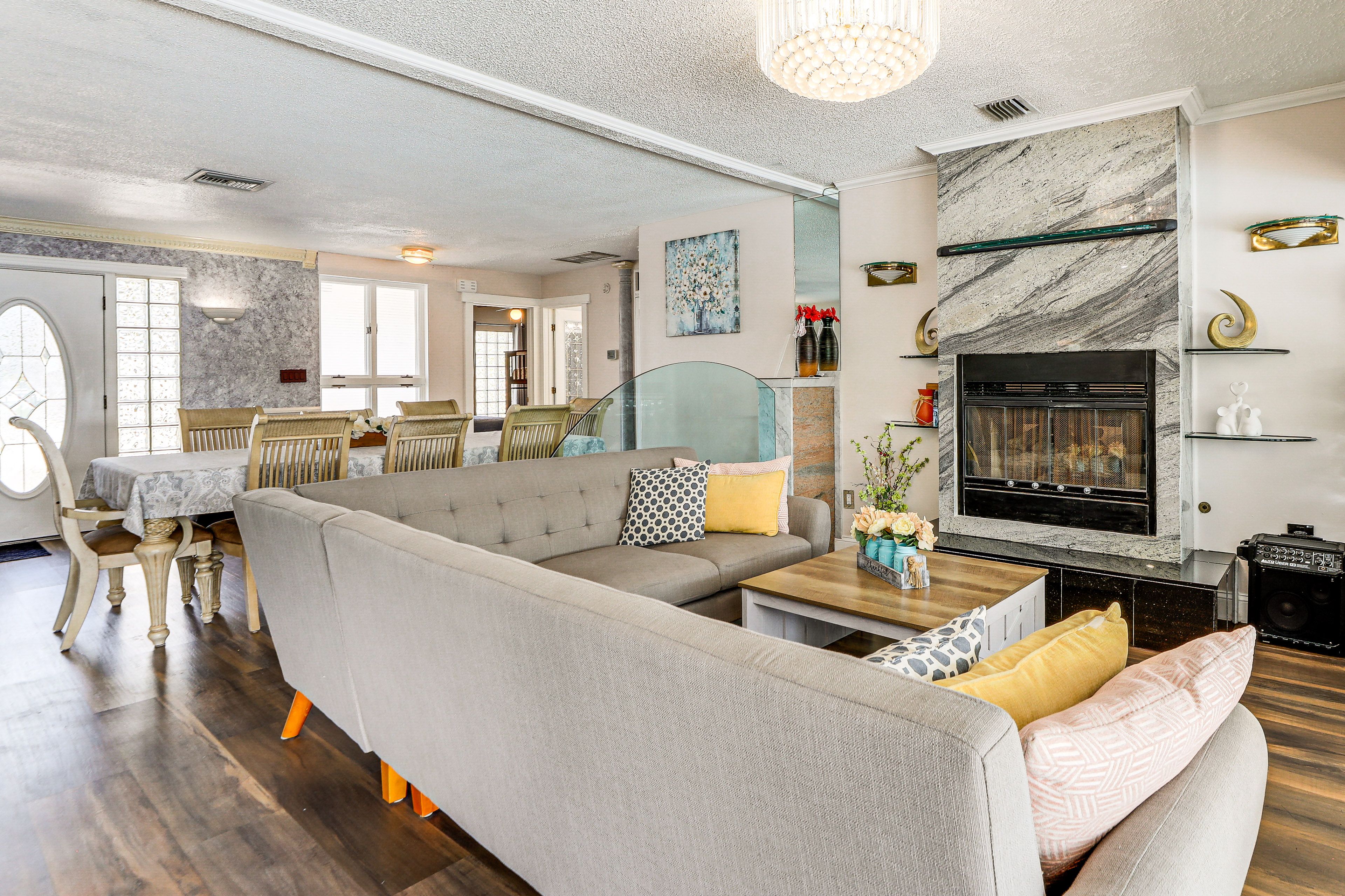 Living Area | Dining Table