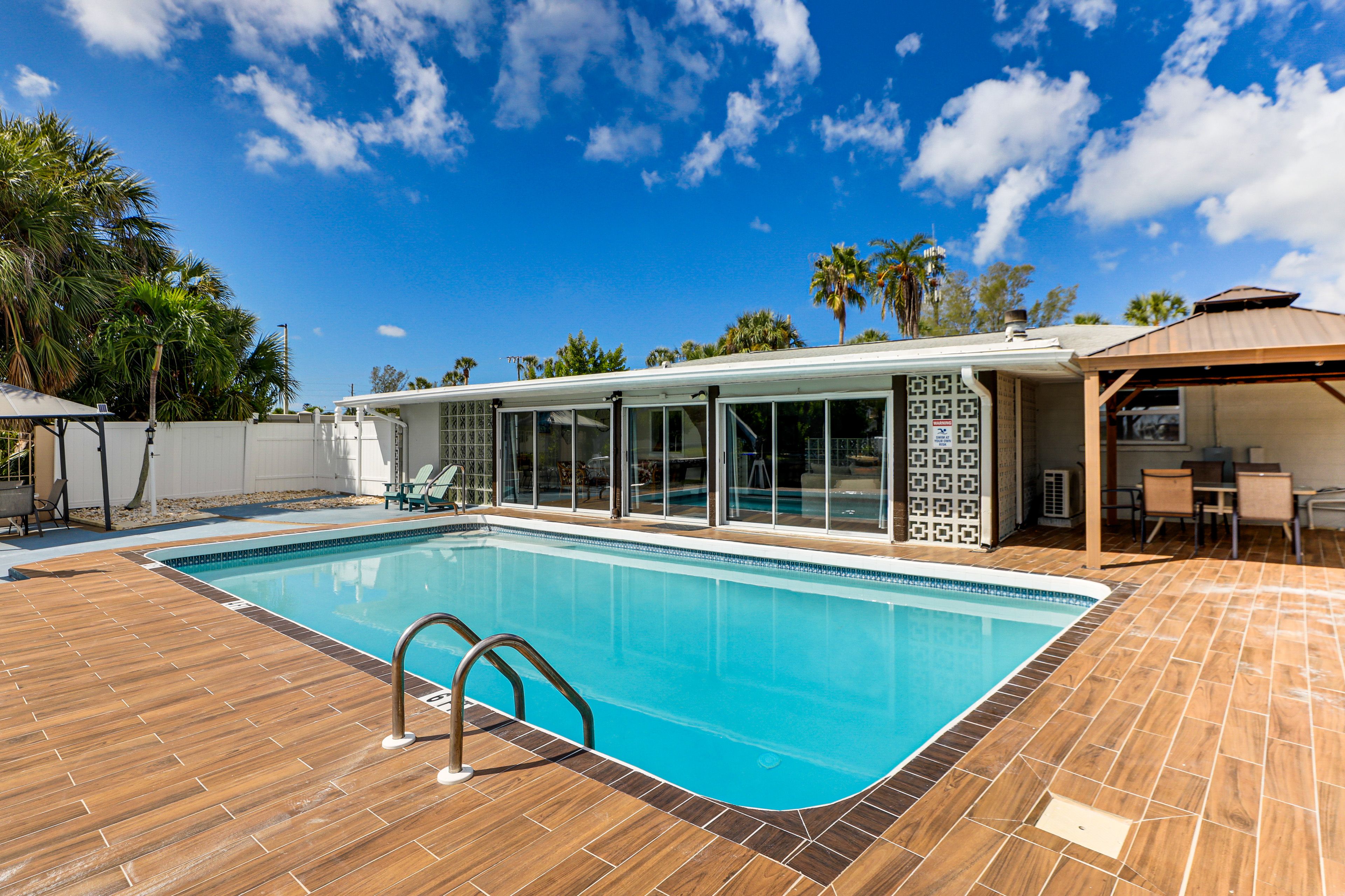 Bradenton Vacation Rental | 3BR | 3BA | 1 Small Step to Enter | 2,050 Sq Ft