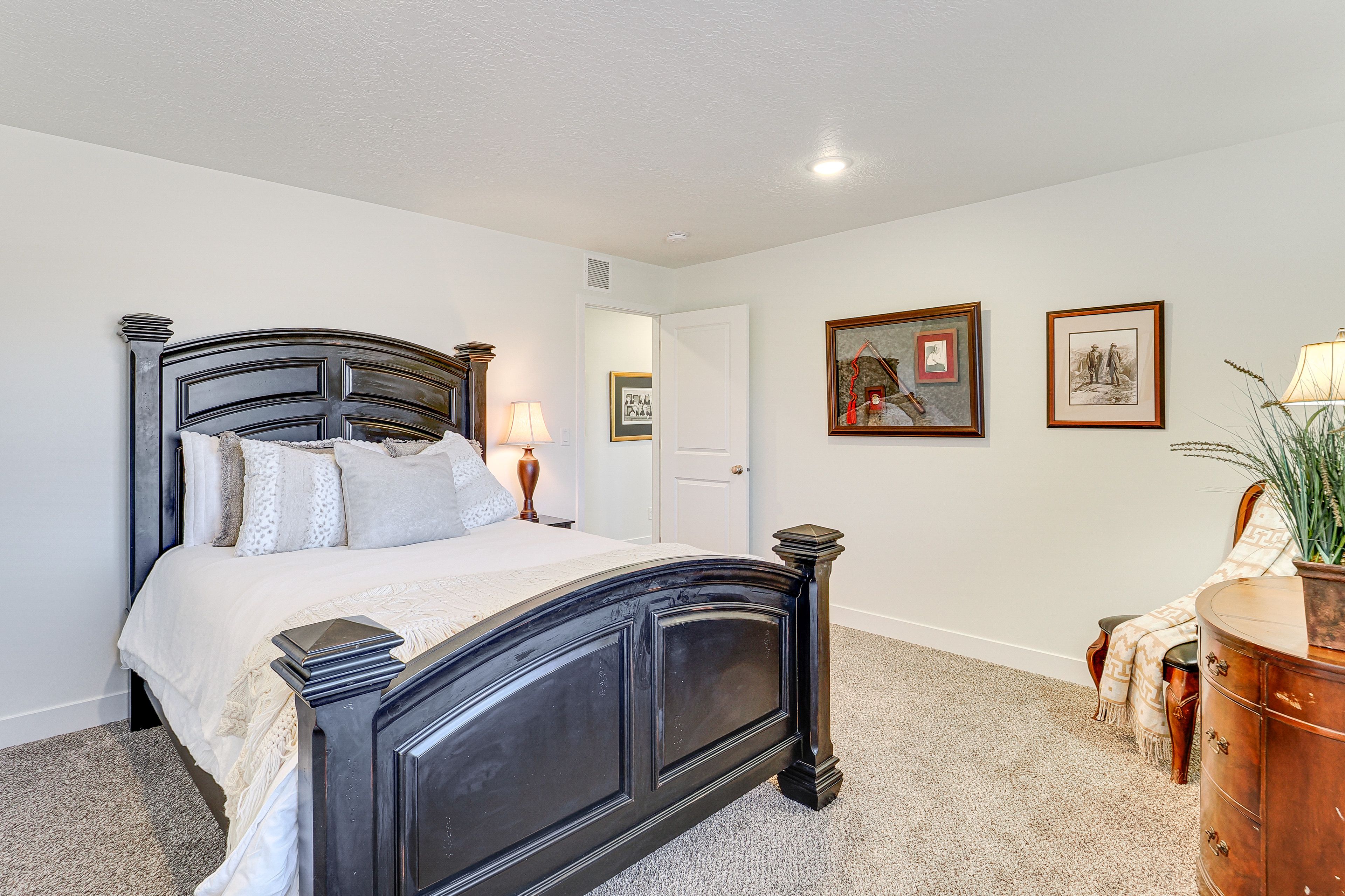 Bedroom 2 | Queen Bed | 2nd Floor