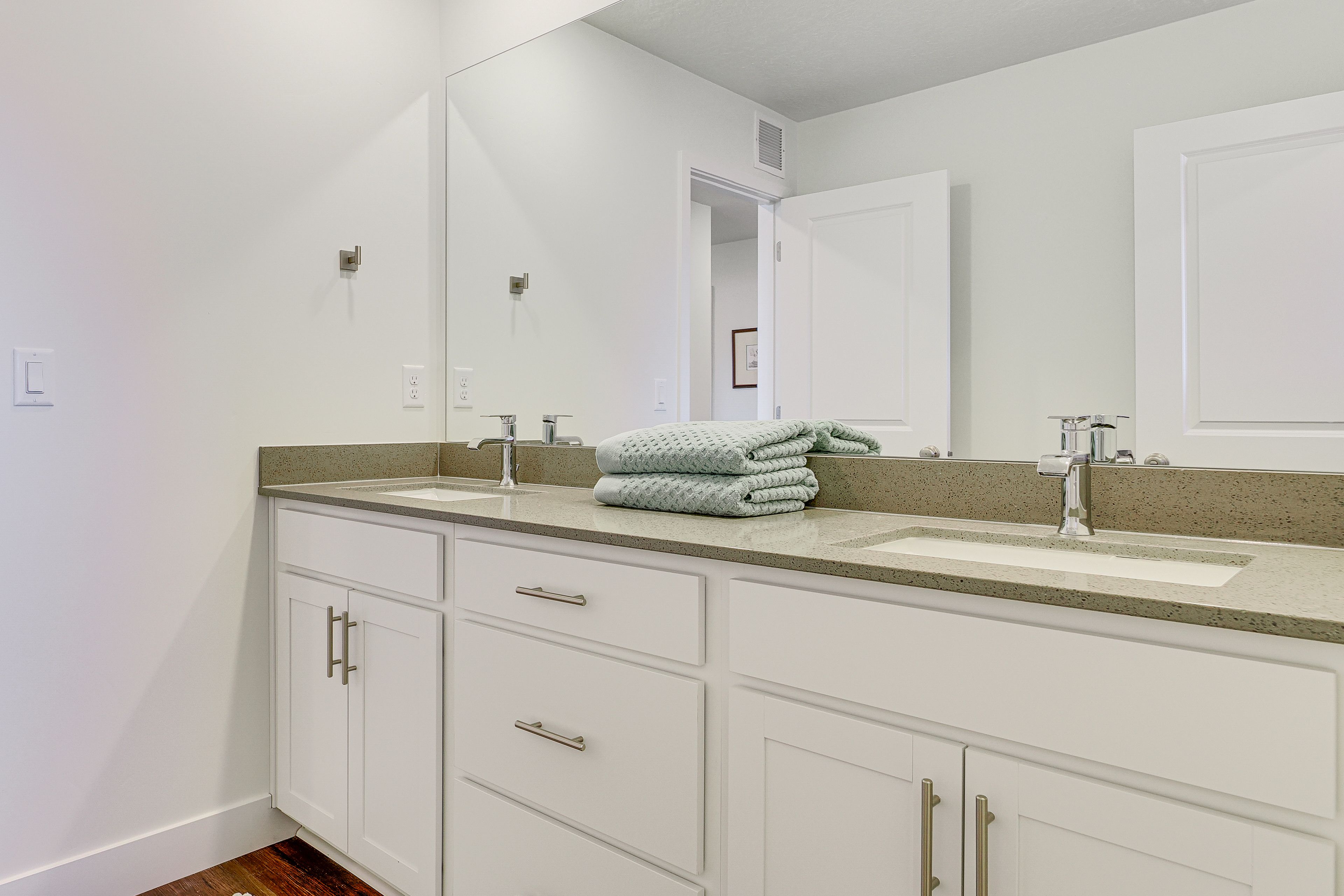 Bathroom | 2nd Floor