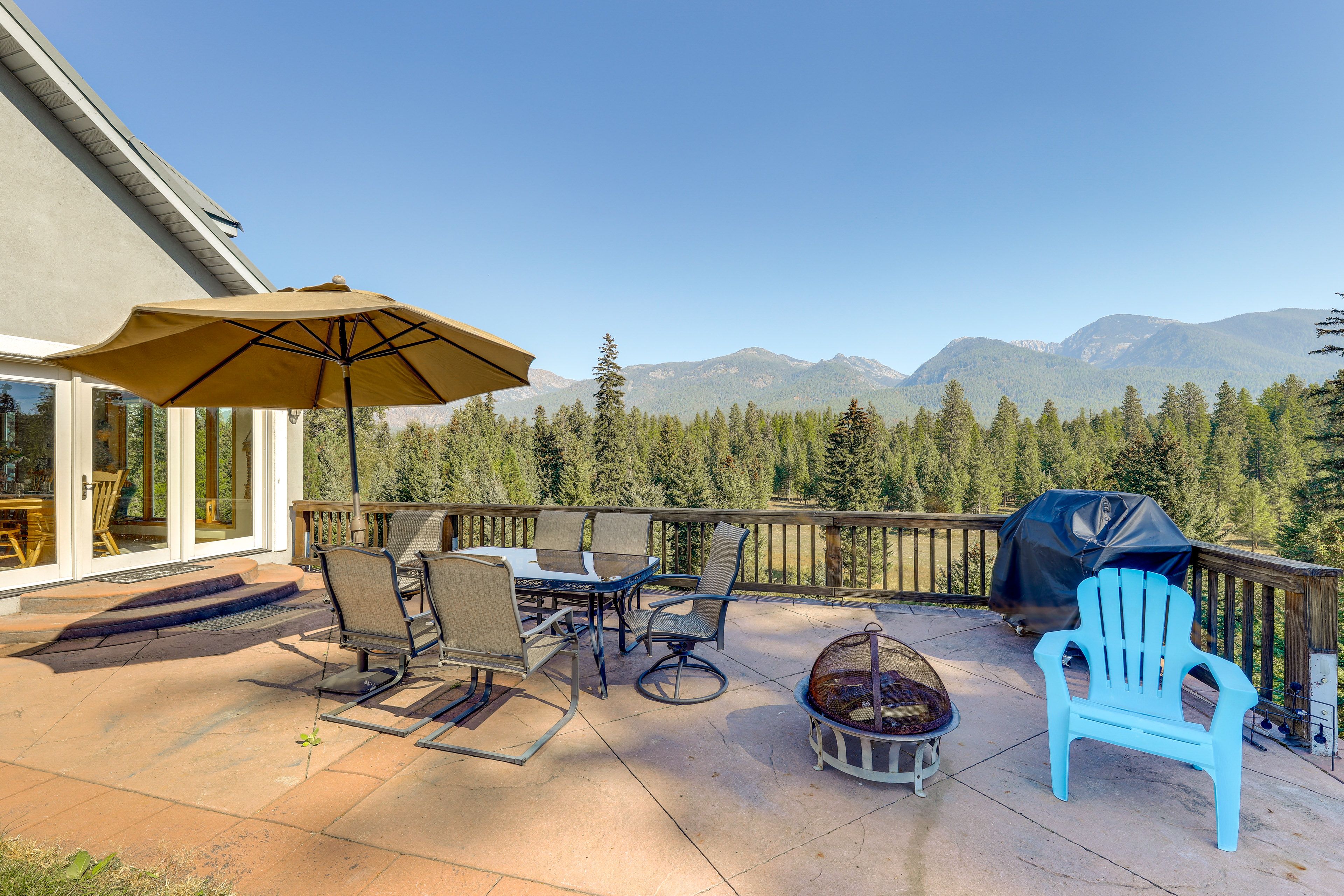 Ronan Vacation Rental | 5BR | 3.5BA | 4,800 Sq Ft | Step-Free Entry