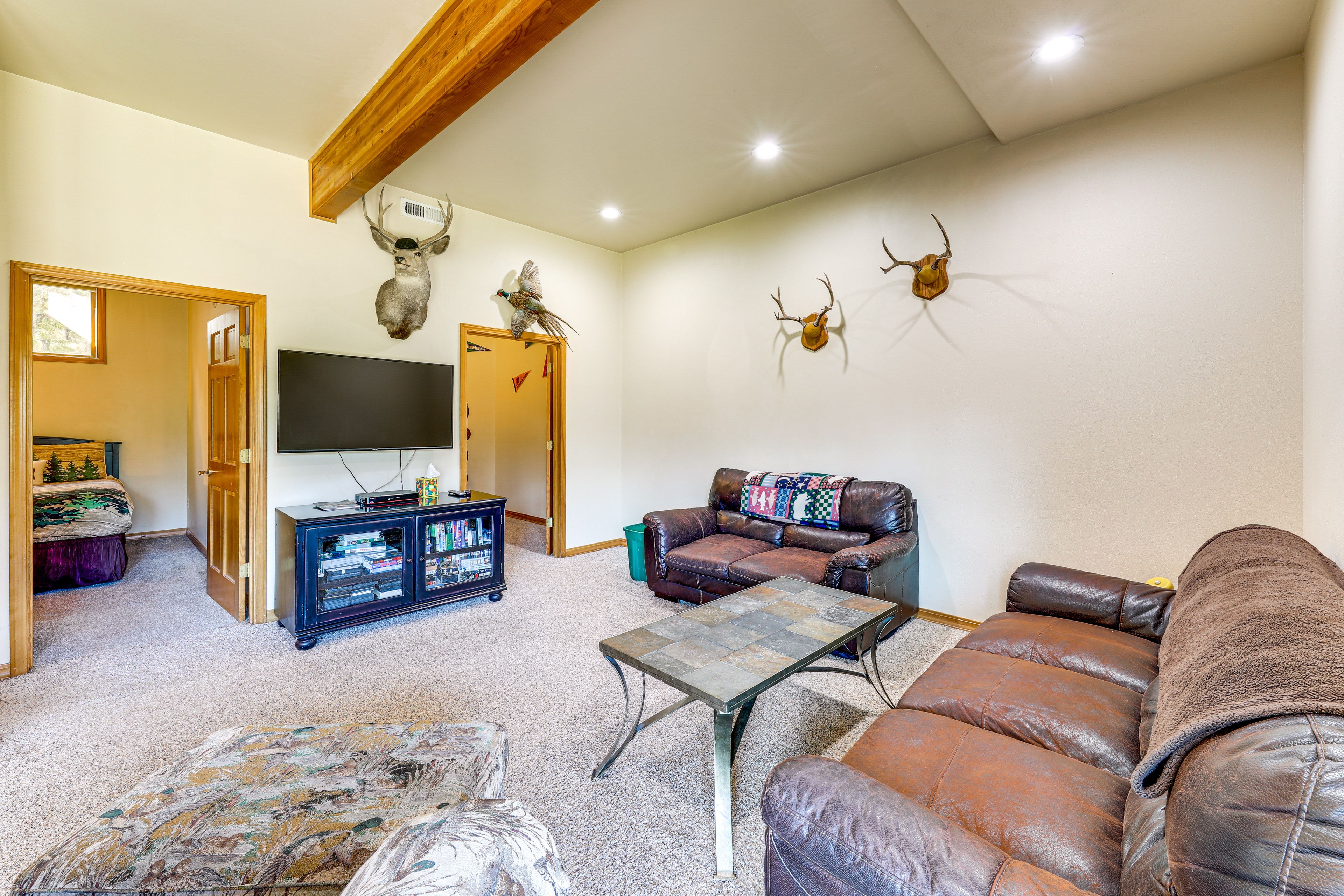 Family Room | Flat-Screen TV | Board Games | Books | Free WiFi