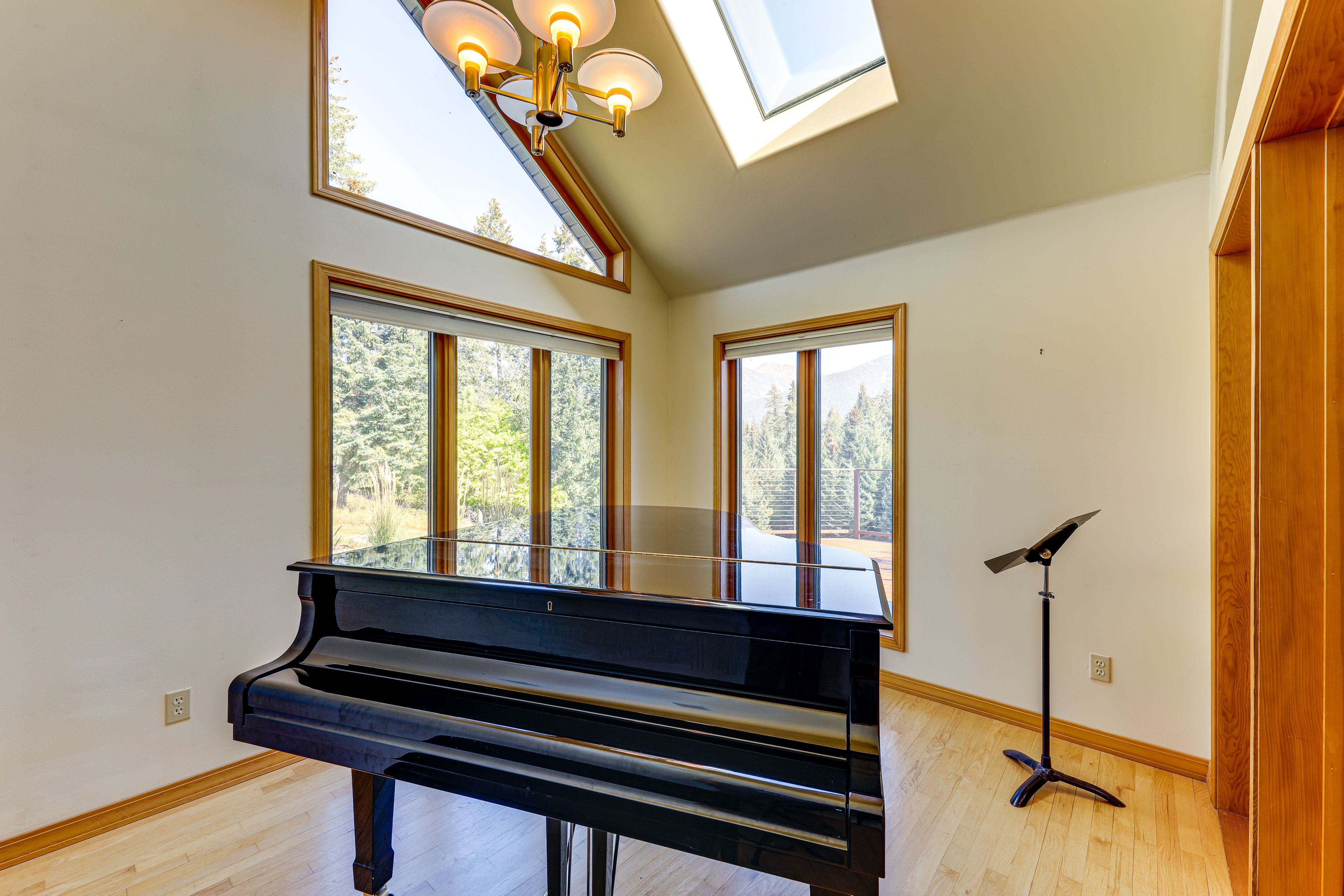 Grand Piano | Main Level