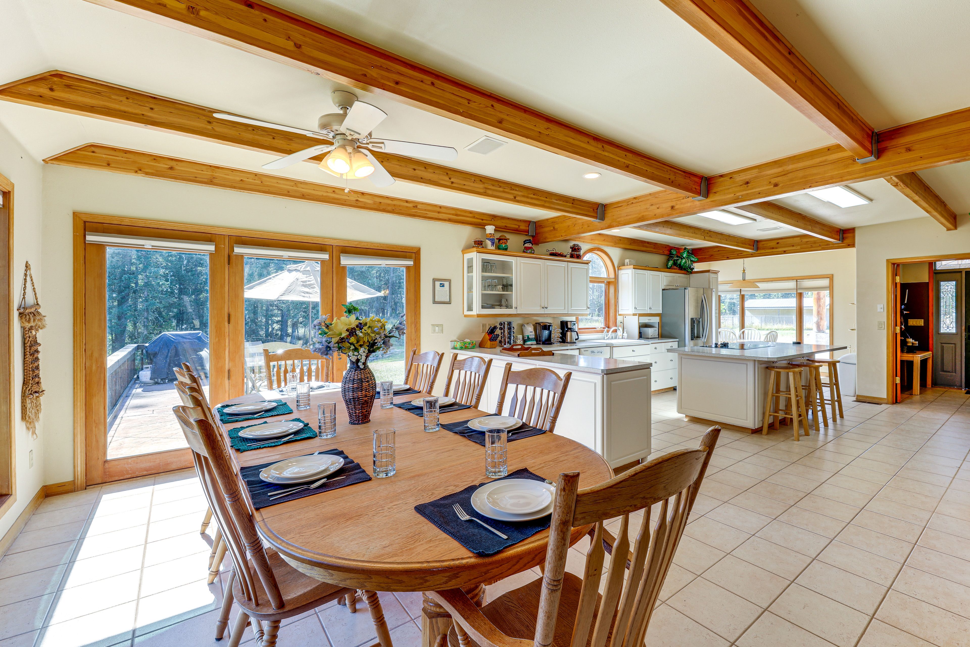 Main Dining Area | Dishware/Flatware Provided | Main Level