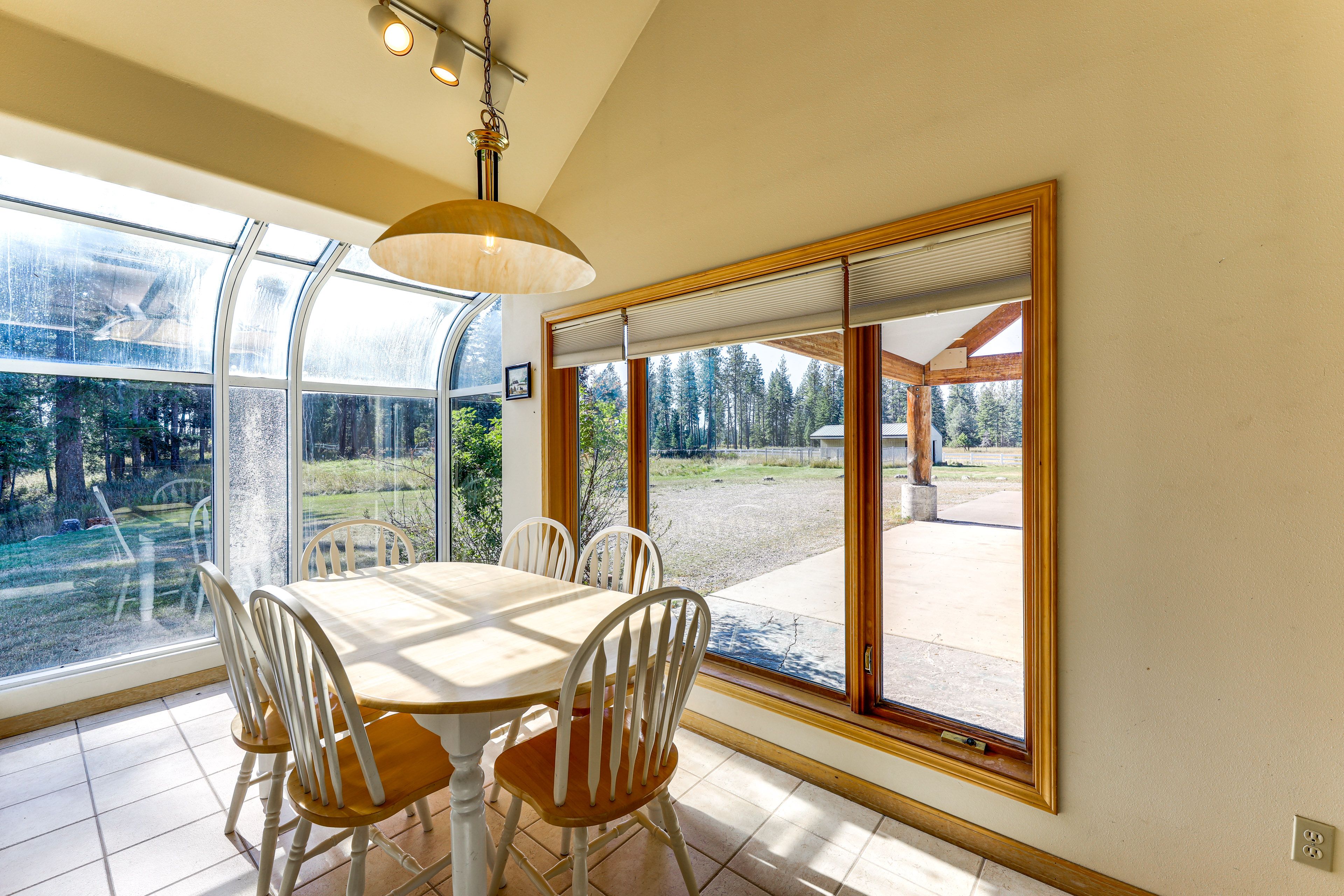 Breakfast Nook | Board Games | Main Level