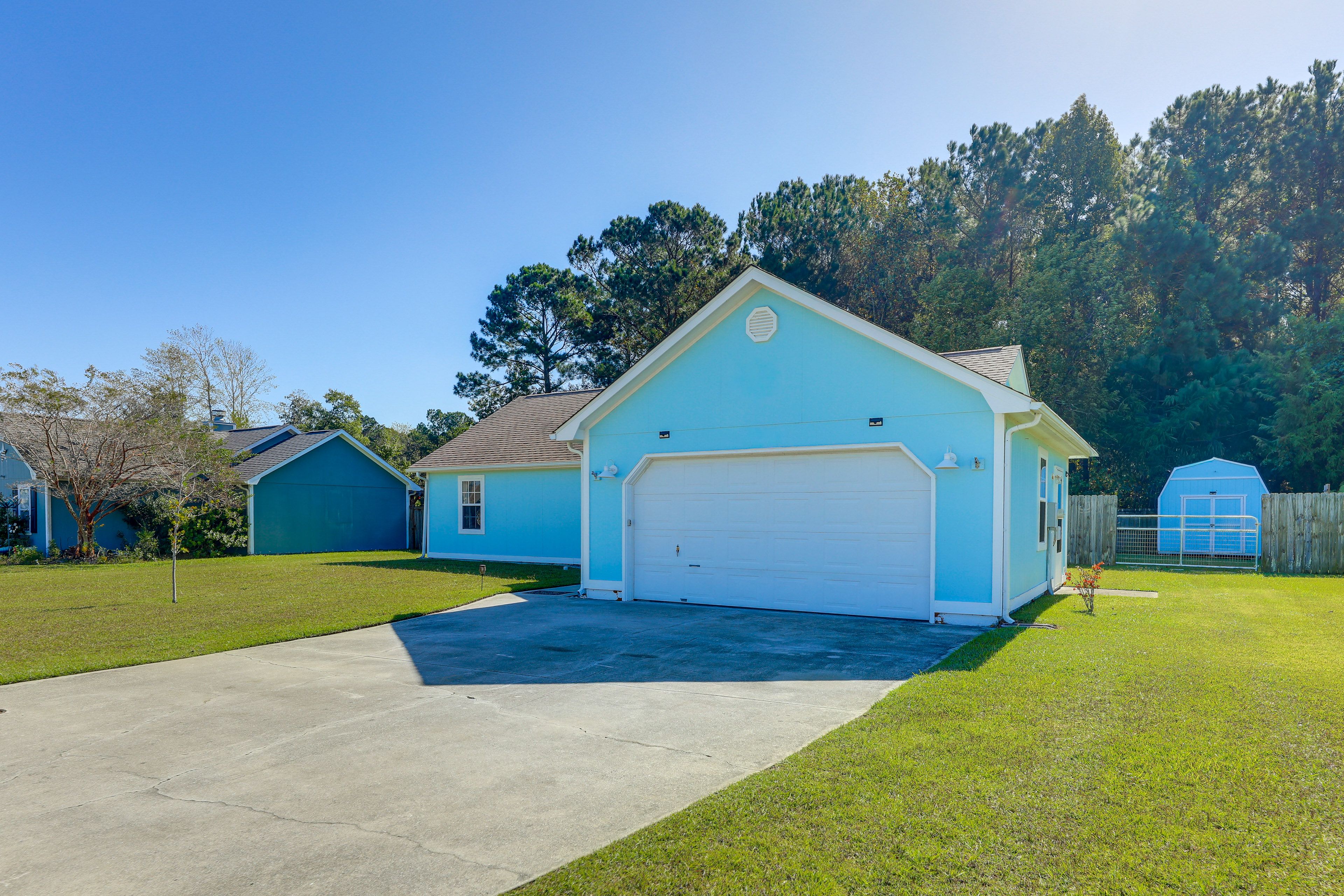 Parking | Driveway (4 Vehicles) | No Garage Parking
