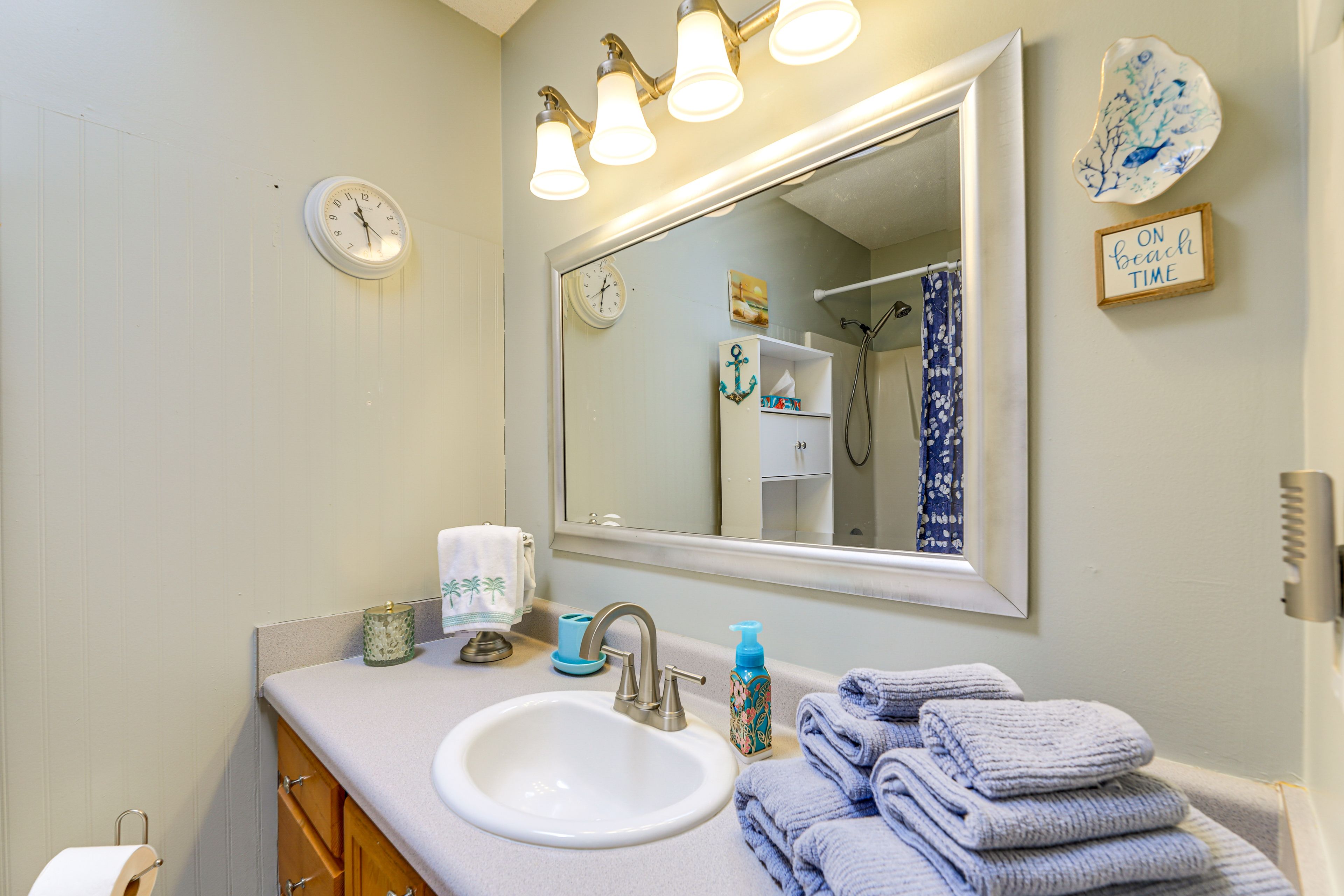 Full Bathroom | Complimentary Toiletries