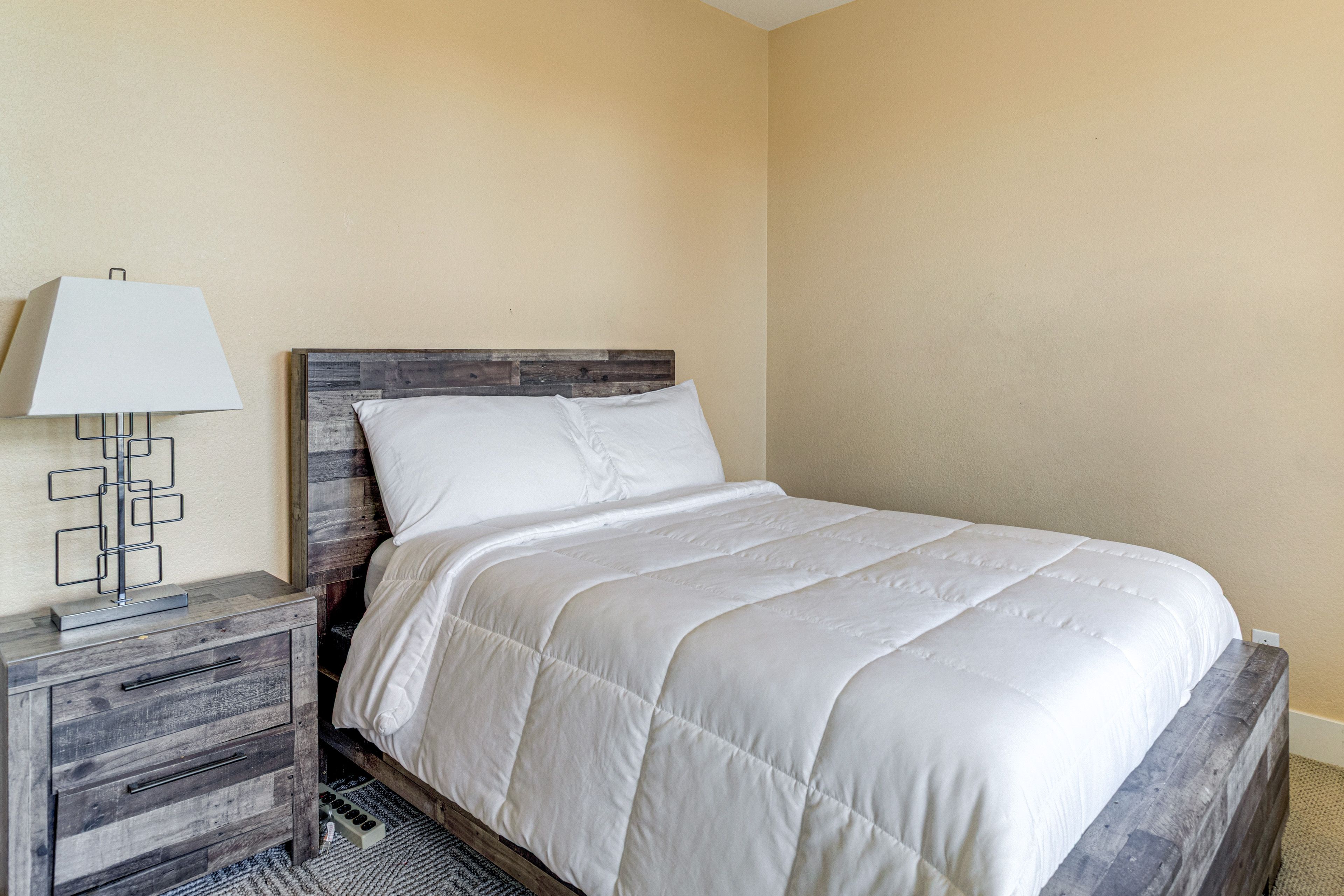 Bedroom 2 | Queen Bed | 1st Floor