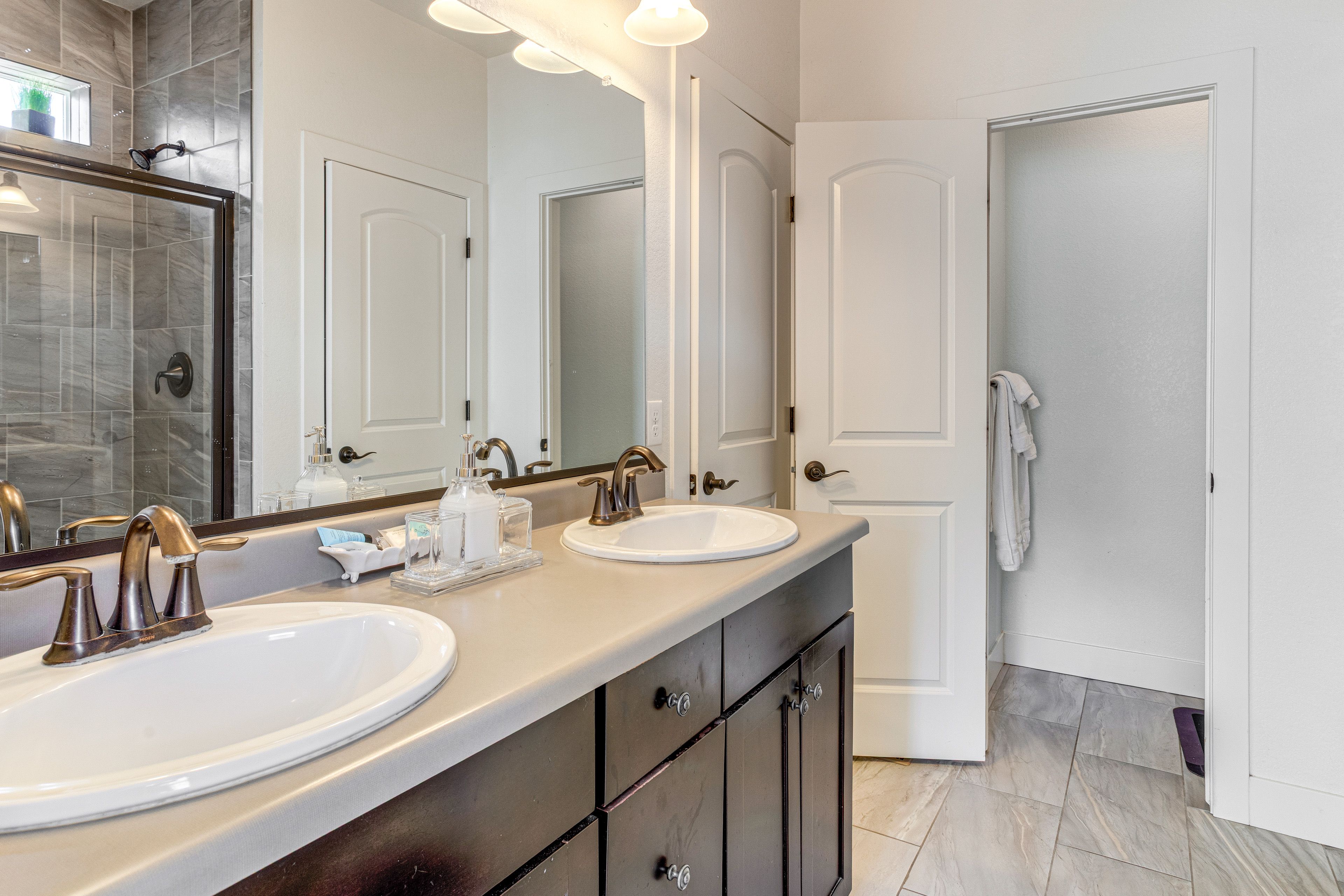 En-Suite Bathroom | Towels Provided | 1st Floor
