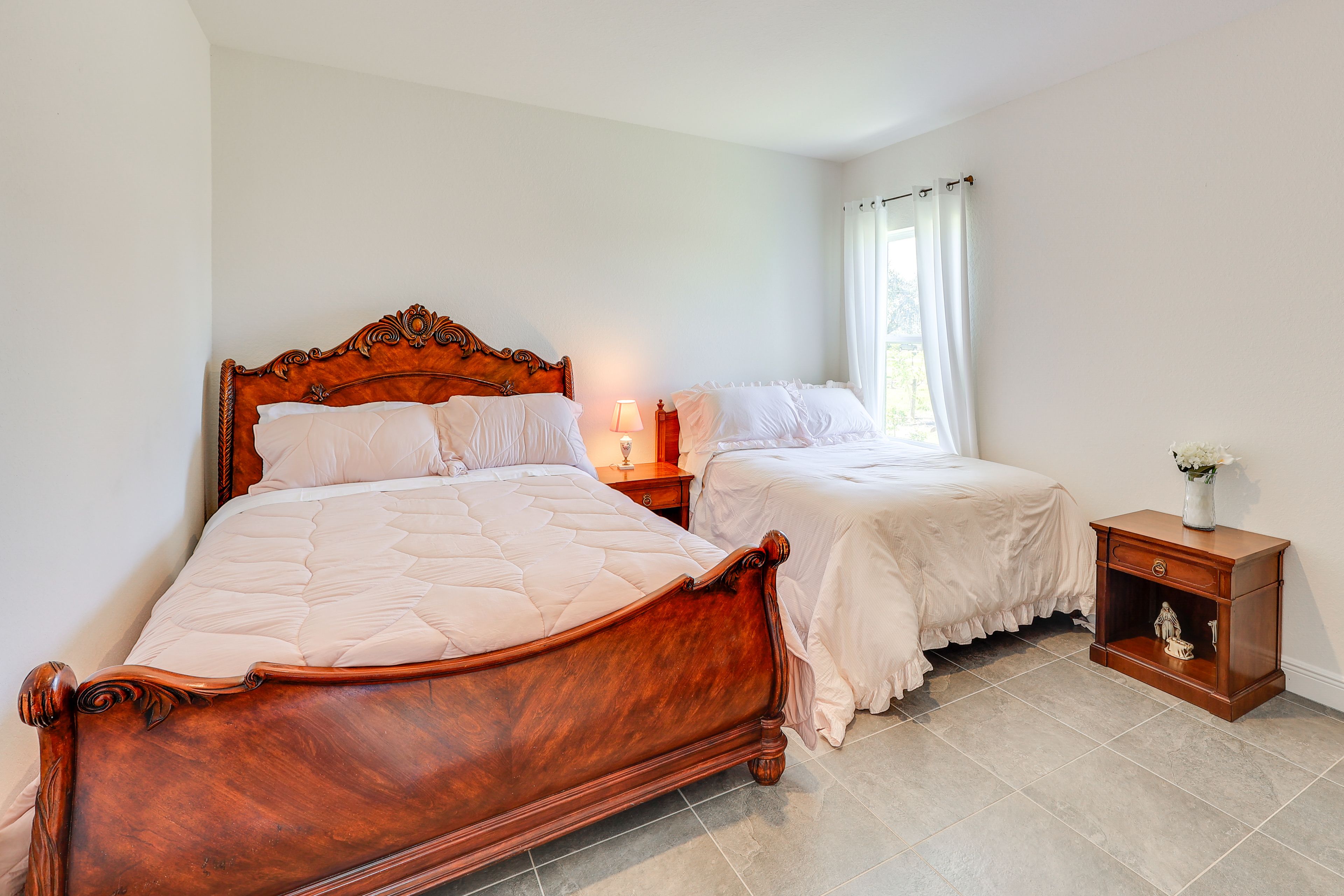 Bedroom 4 | Queen Bed | Full Bed