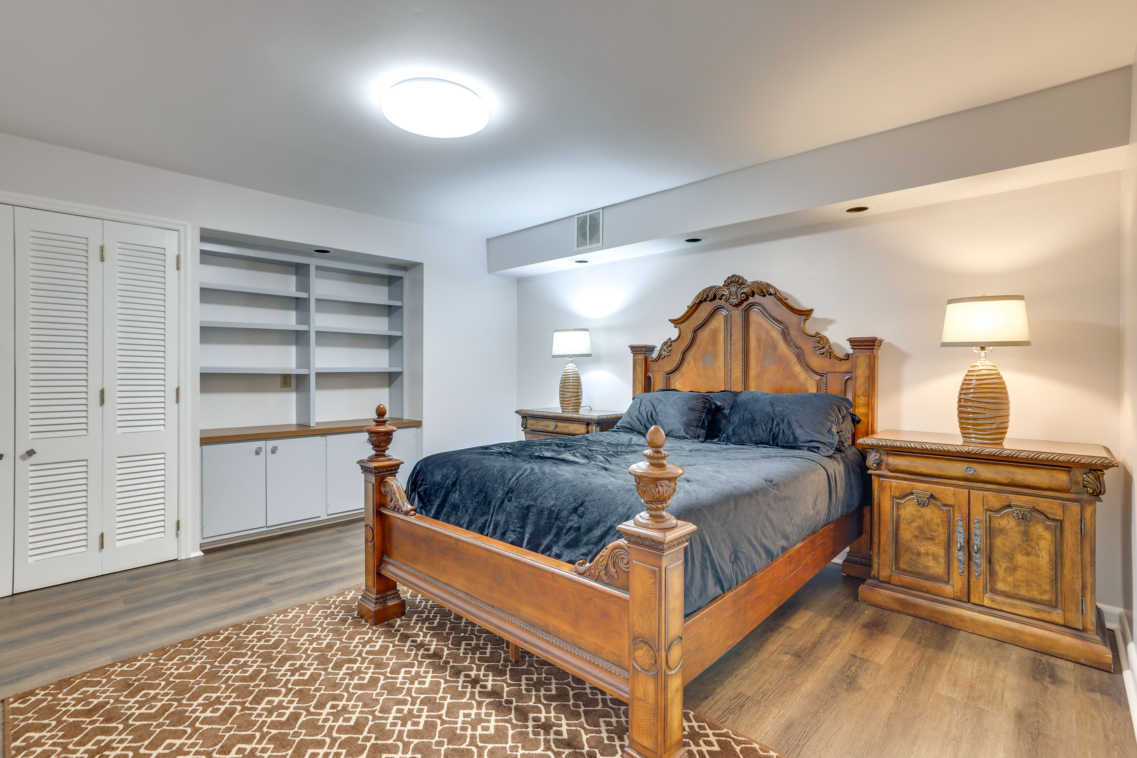 Bedroom | King Bed | Closet