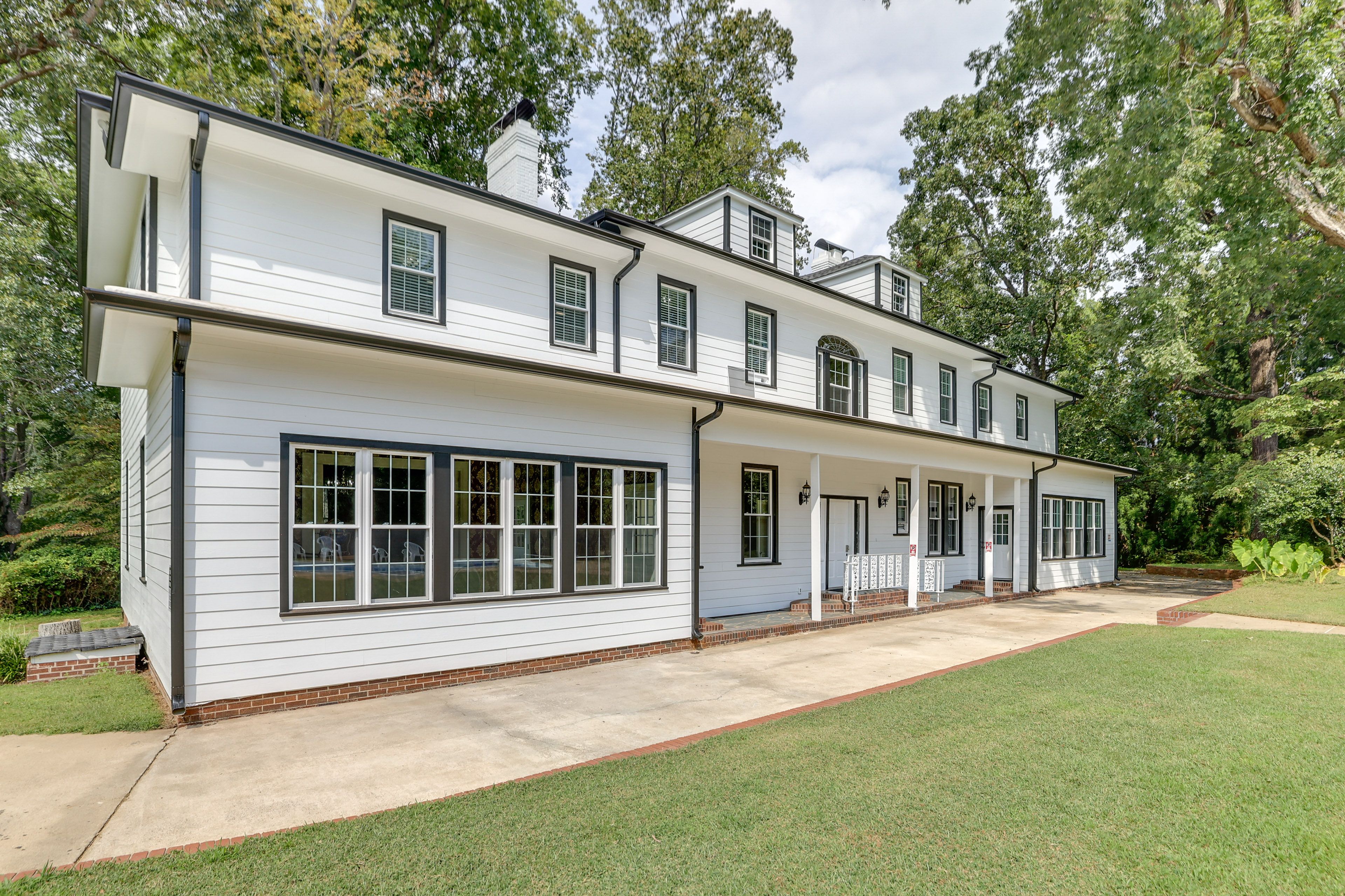 Property Exterior | Basement Unit | Ample Lawn Parking Space