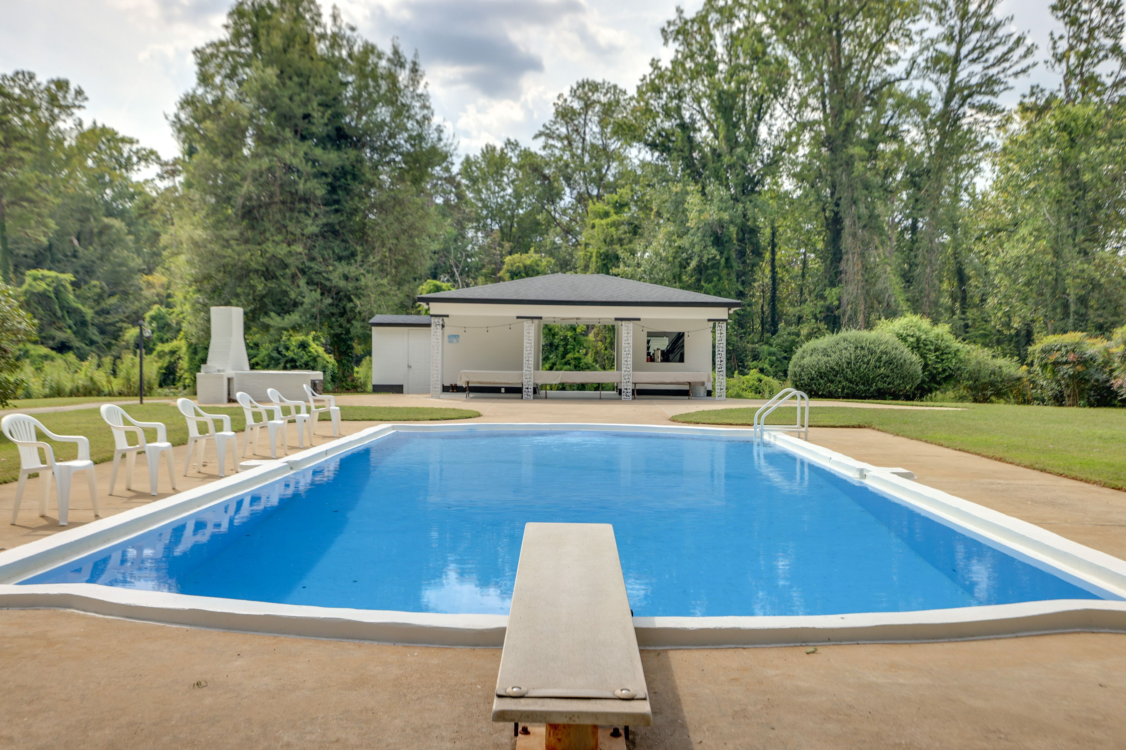 Spartanburg Vacation Rental | 1BR | 1BA | 800 Sq Ft | Stairs Required