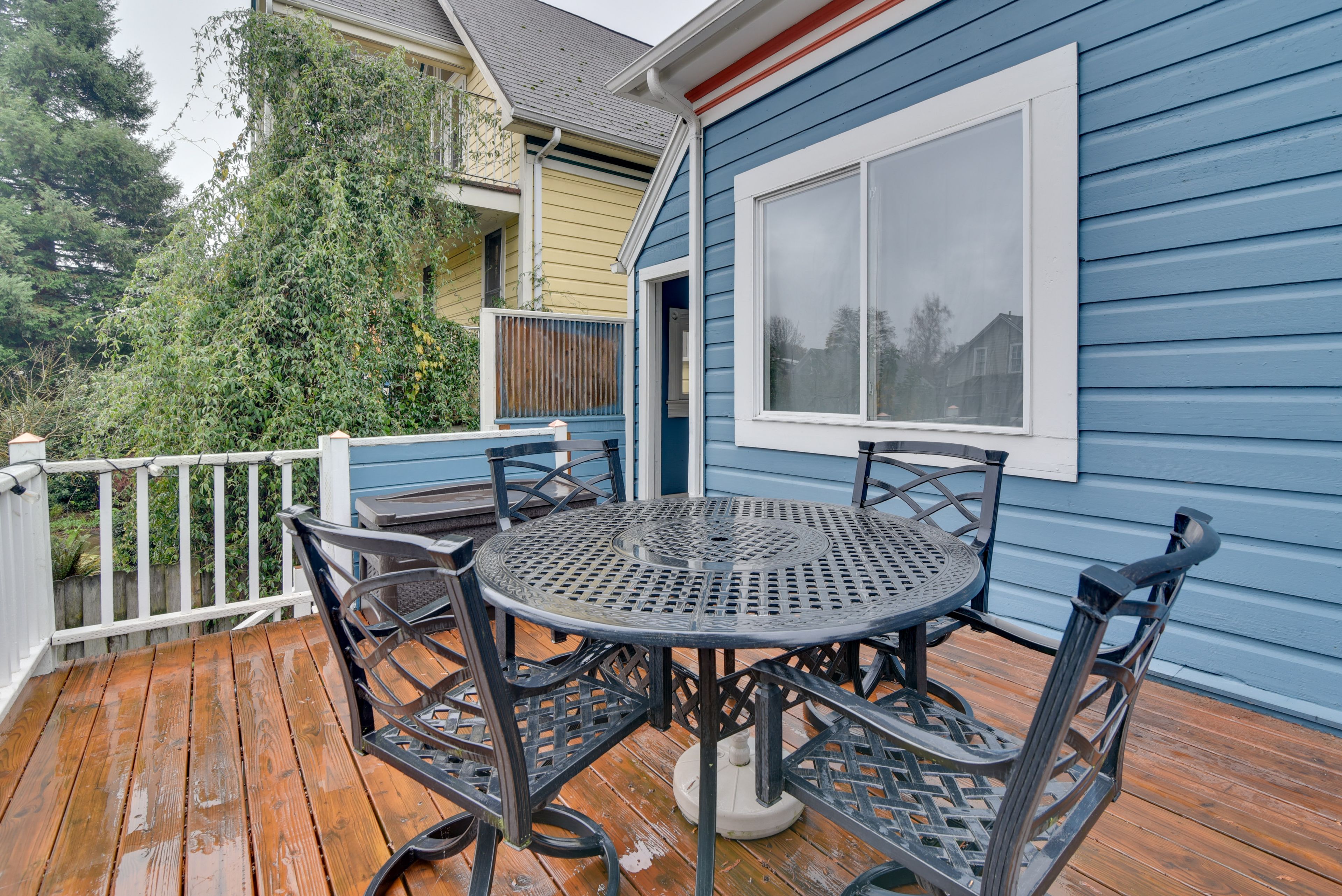 Deck | Outdoor Dining Area