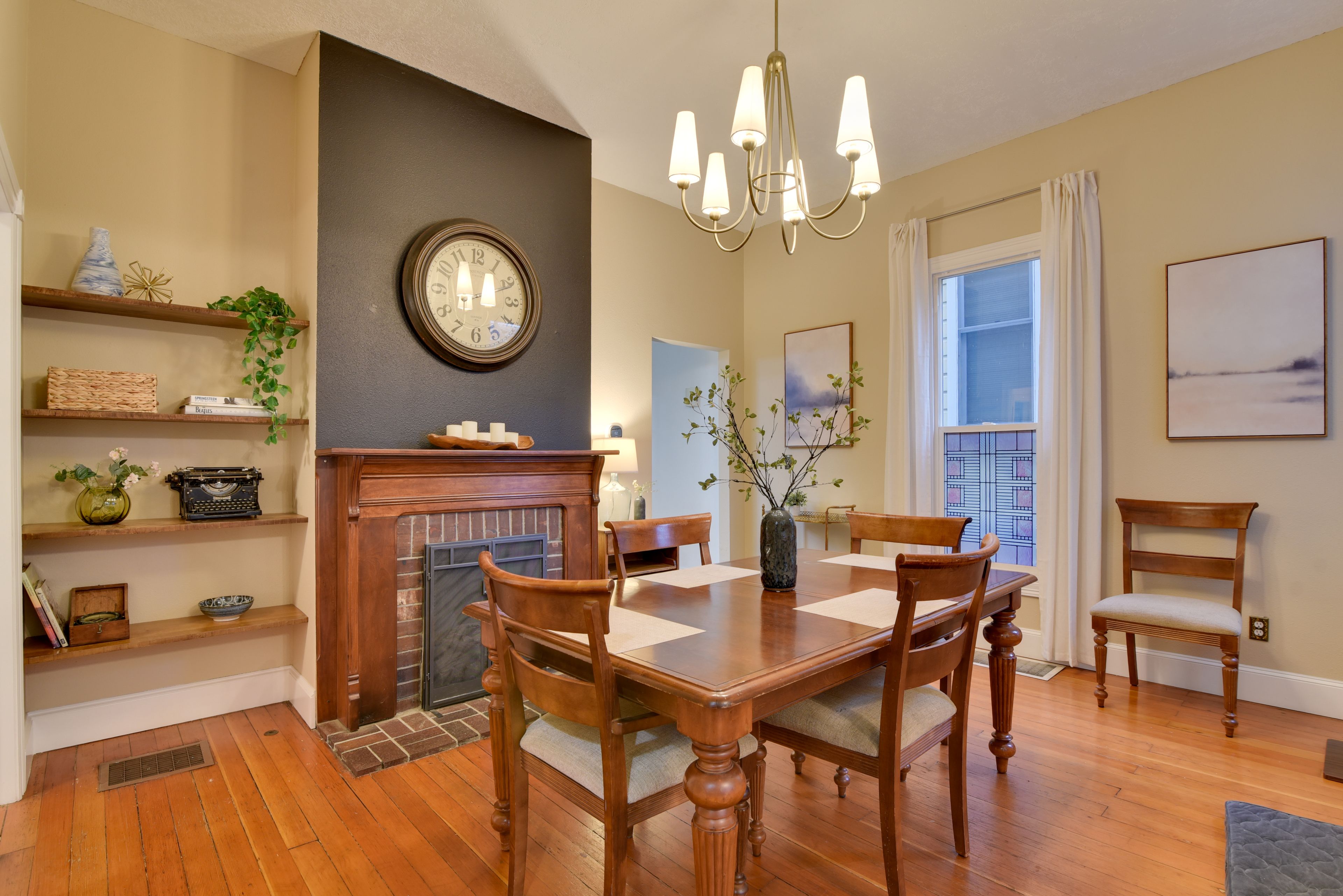 Dining Area | 1st Floor