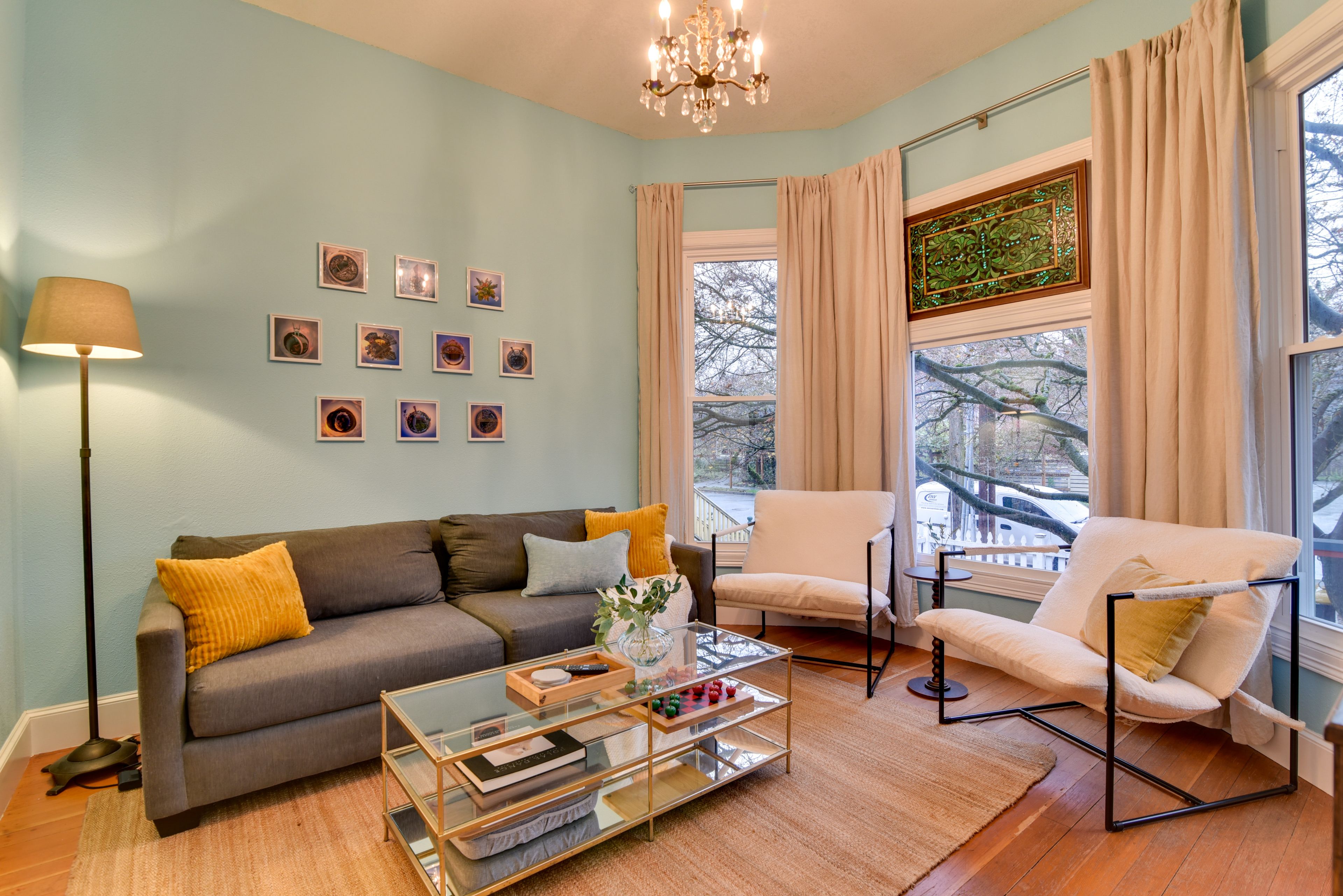 Living Room | Free WiFi | Smart TV | 1st Floor