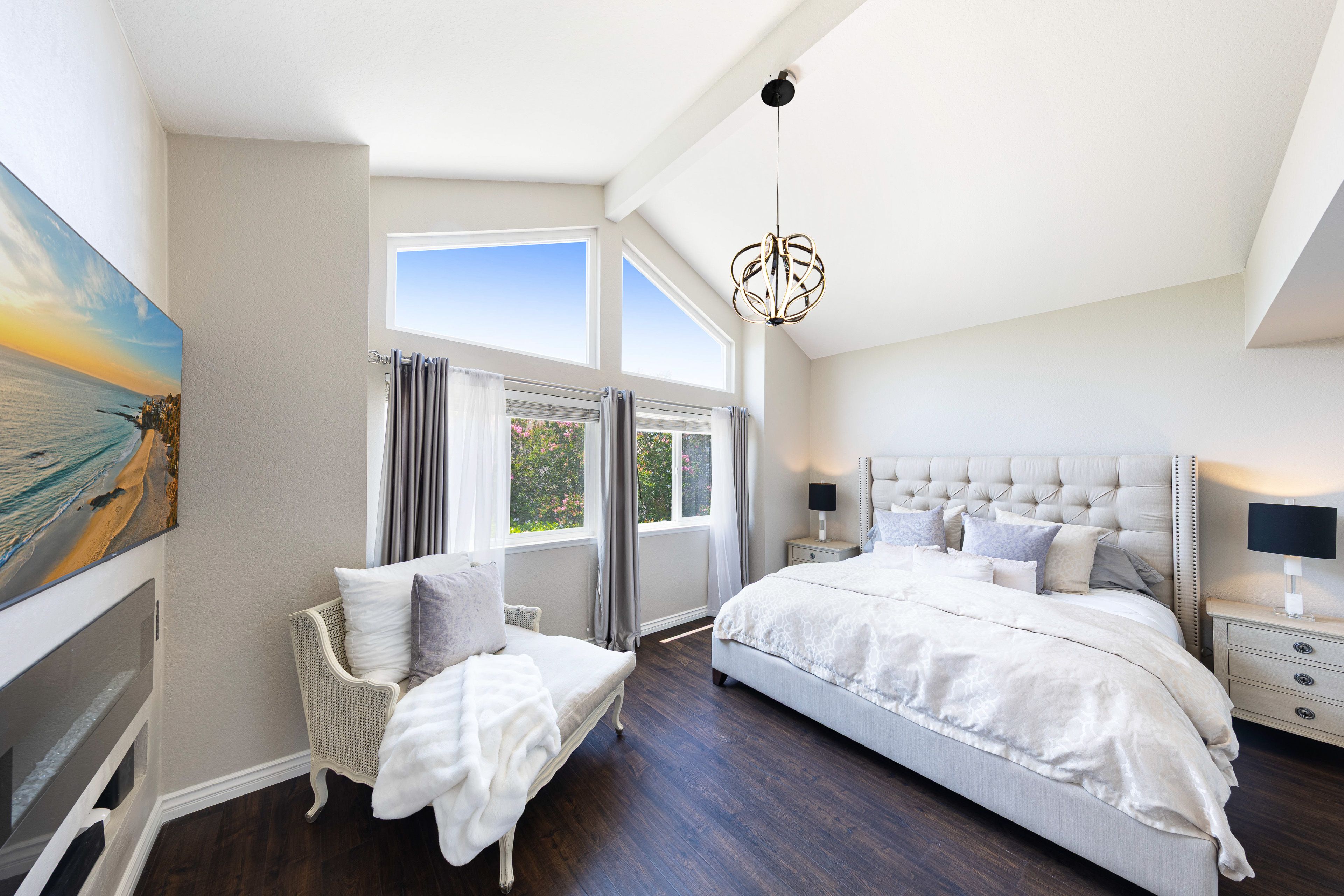 Bedroom 1 | 2nd Floor | King Bed | En-Suite Bathroom