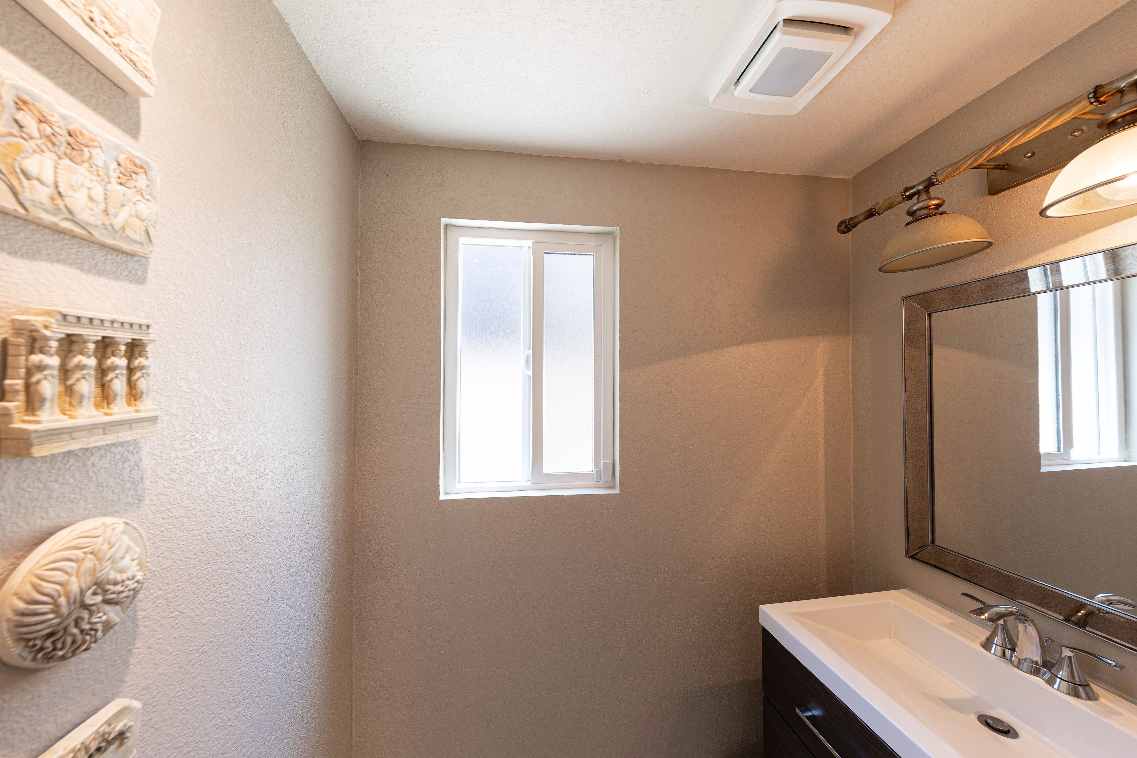 Half Bathroom | 1st Floor