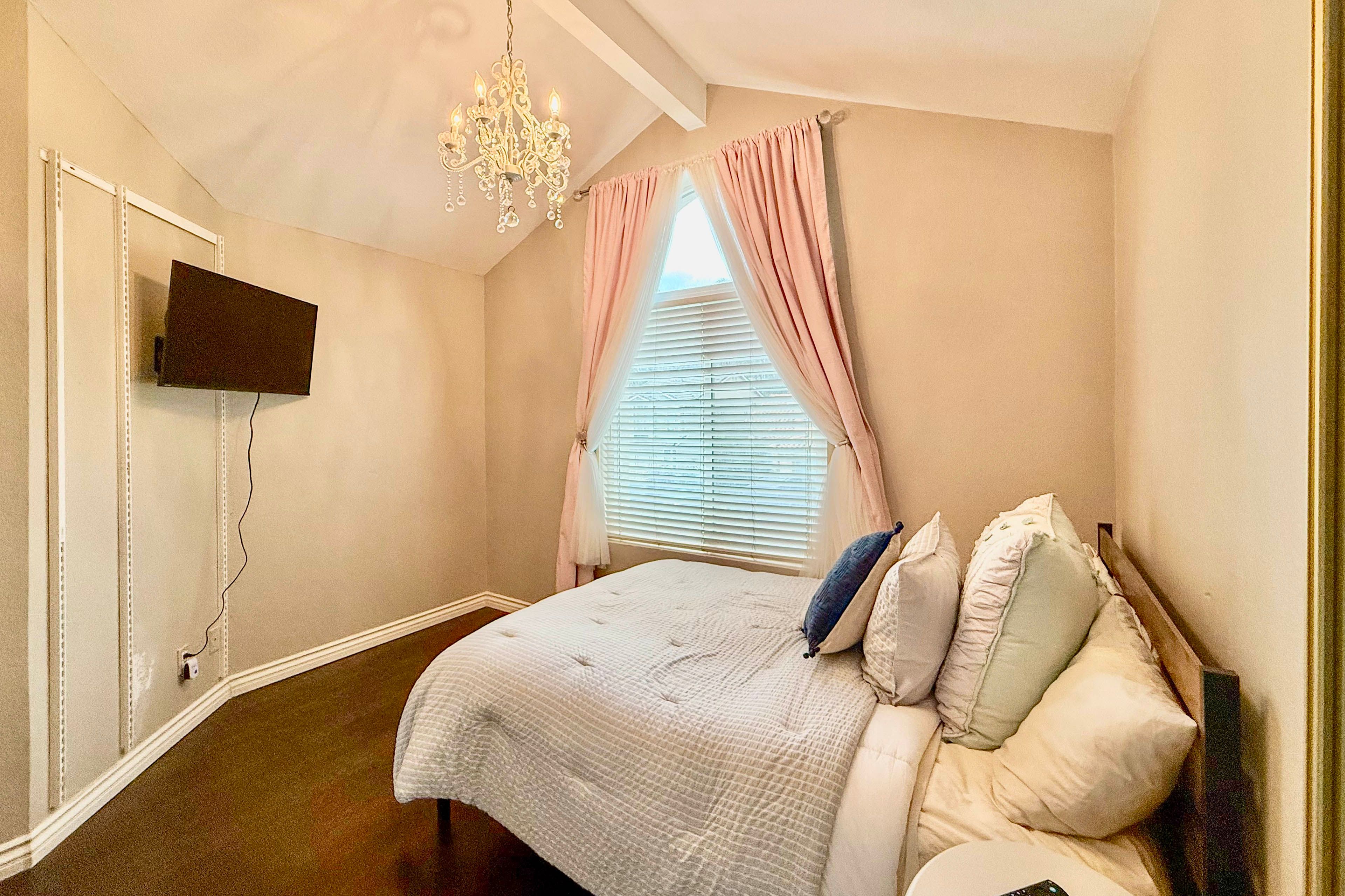 Bedroom 3 | Full Bed | 2nd Floor
