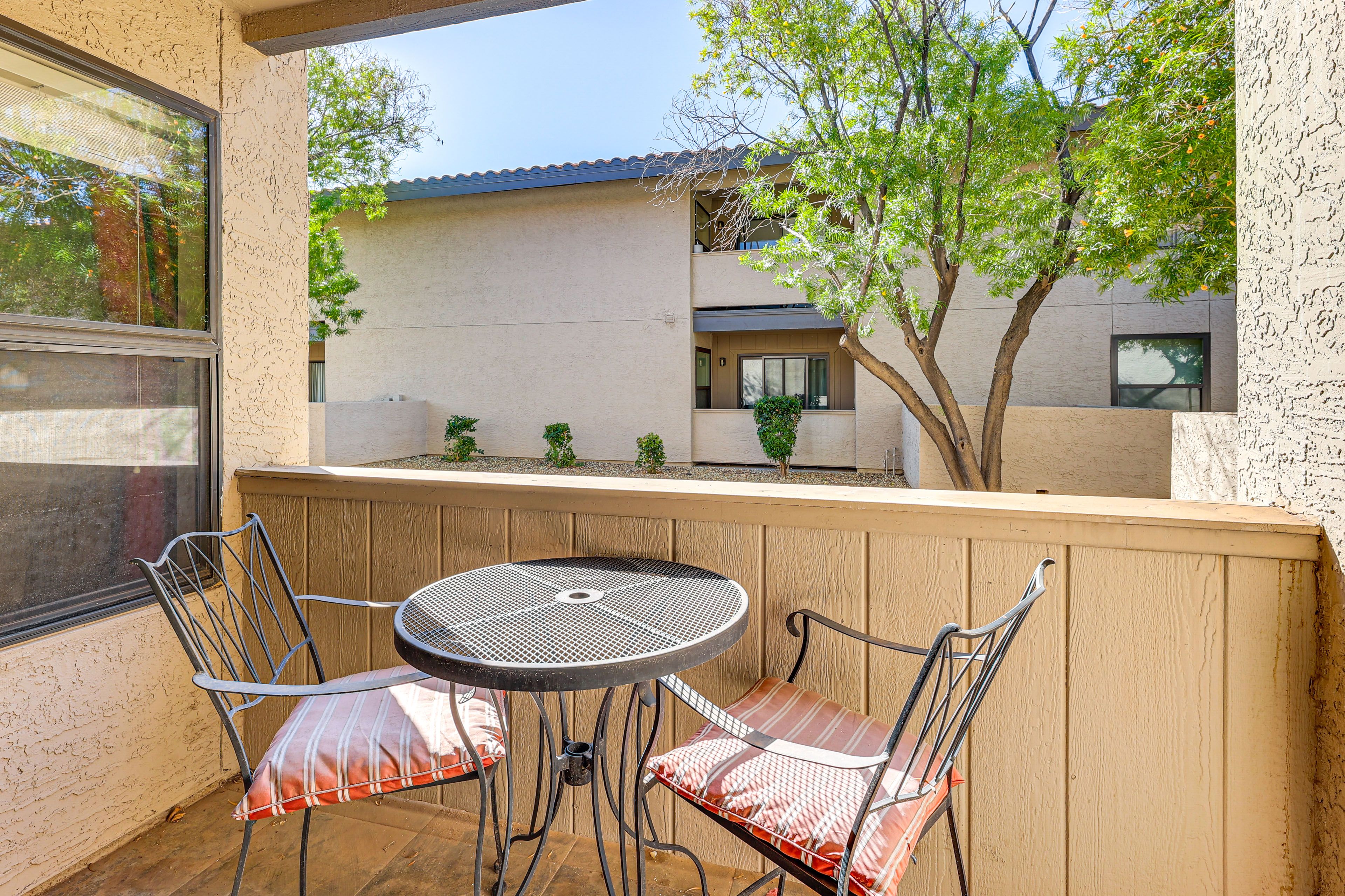 Private Balcony | Dining Set
