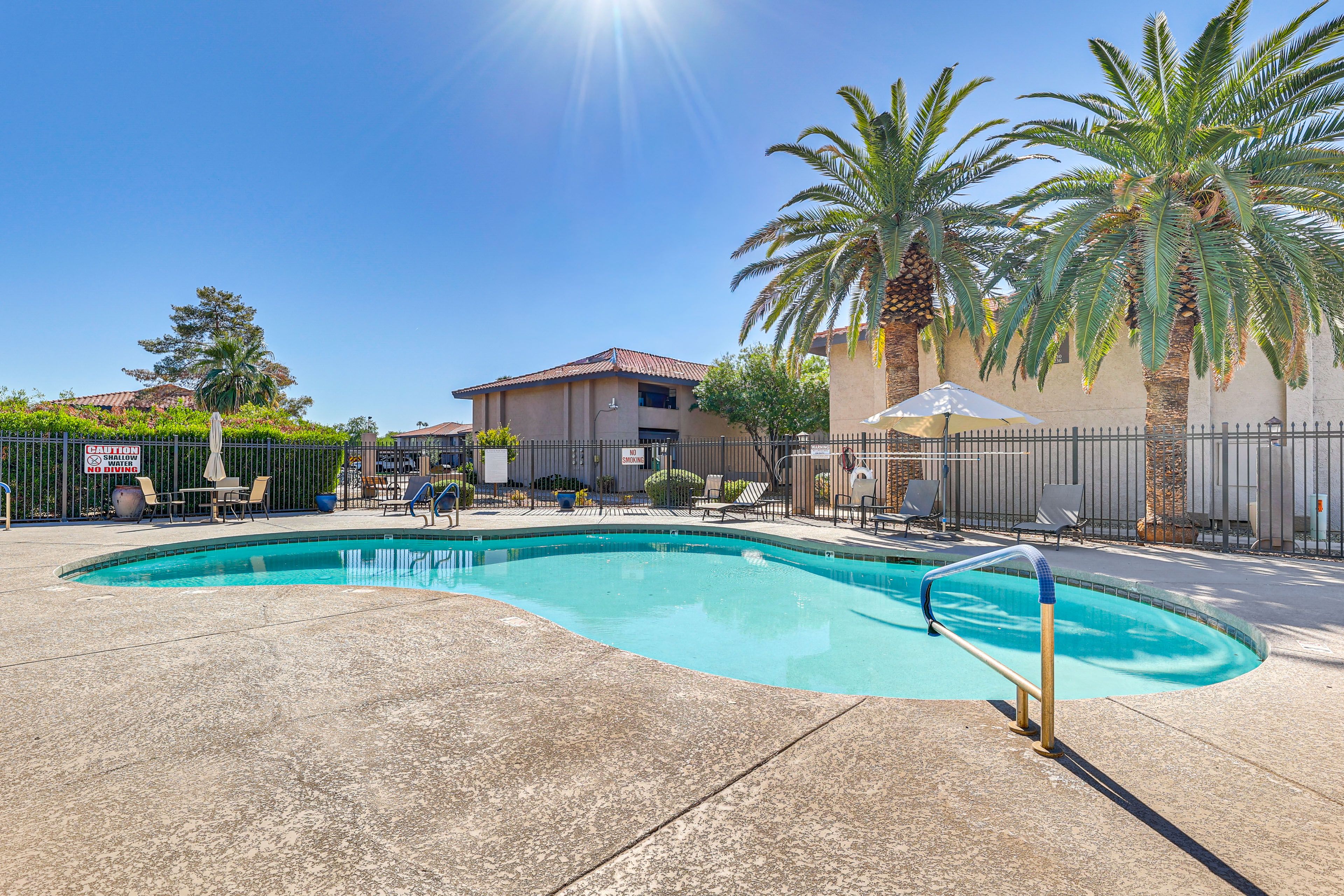 La Tierra | Community Pool