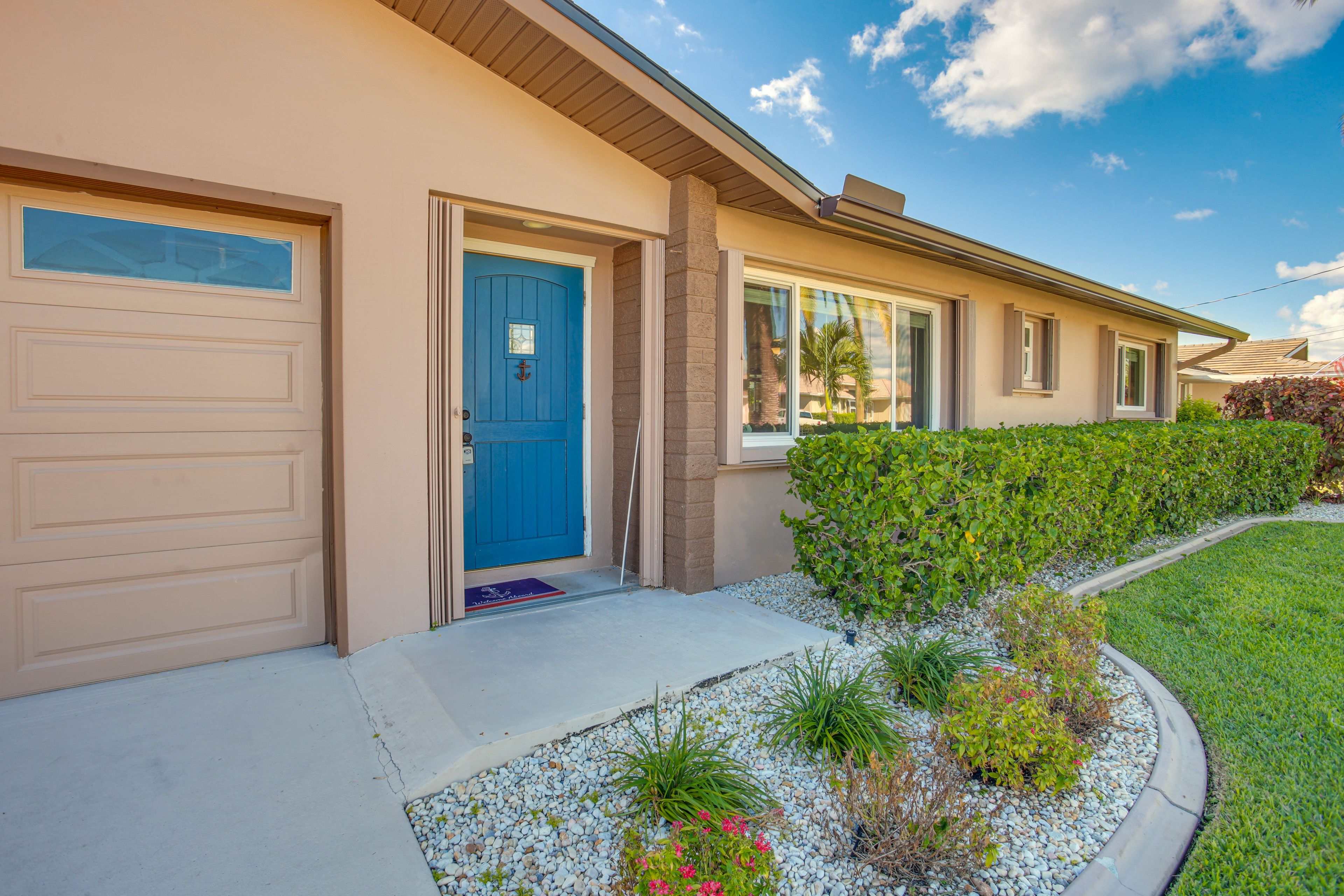 Exterior | Entryway