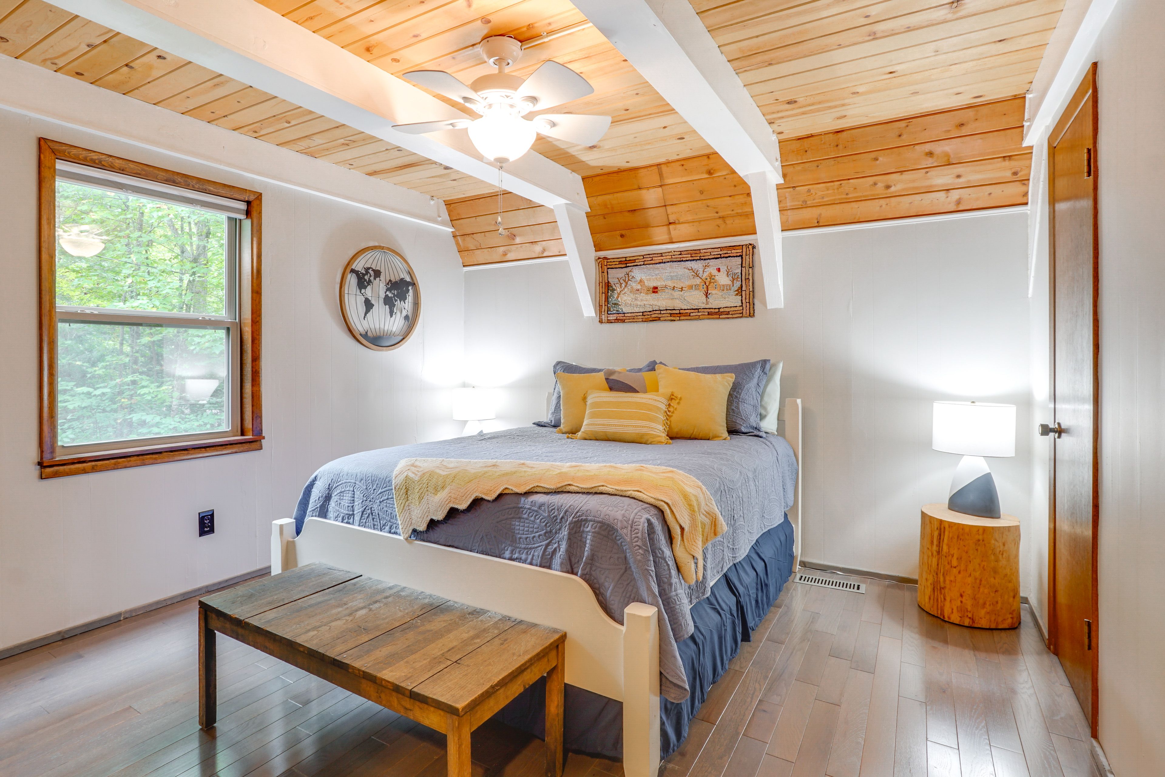 Bedroom 1 | Queen Bed | 1st Floor | Linens Provided