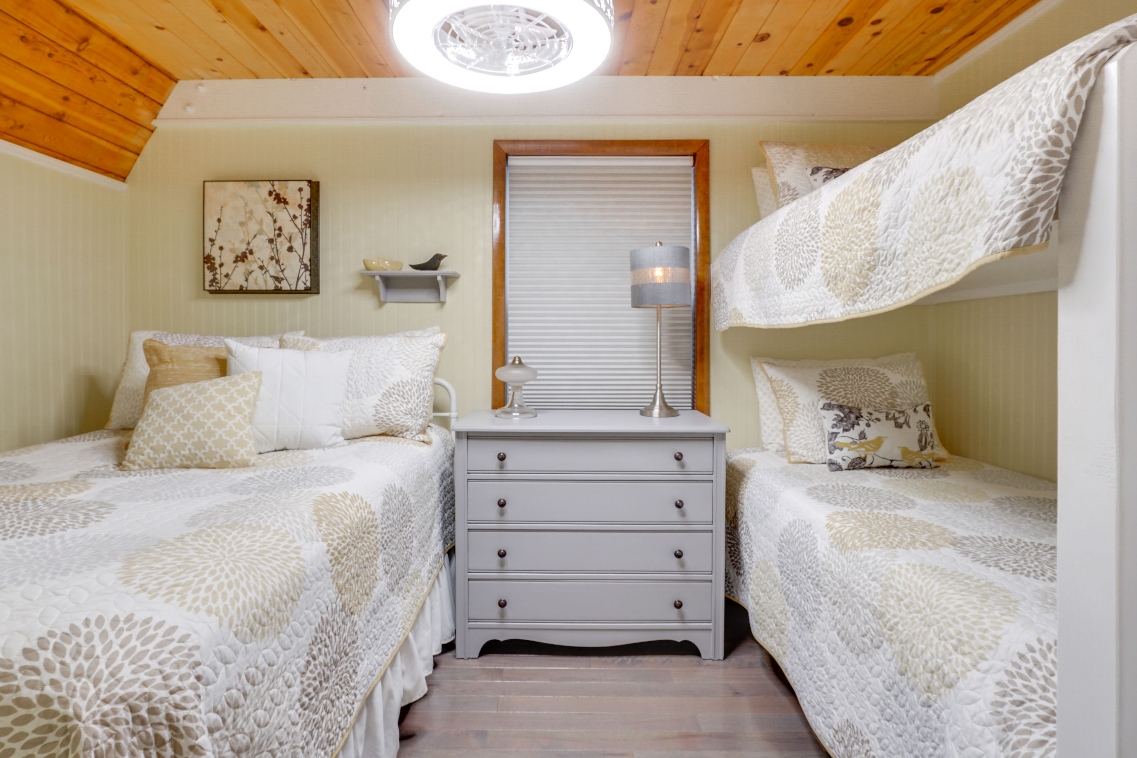Bedroom 2 | Full Bed | Twin Bunk Bed | 1st Floor